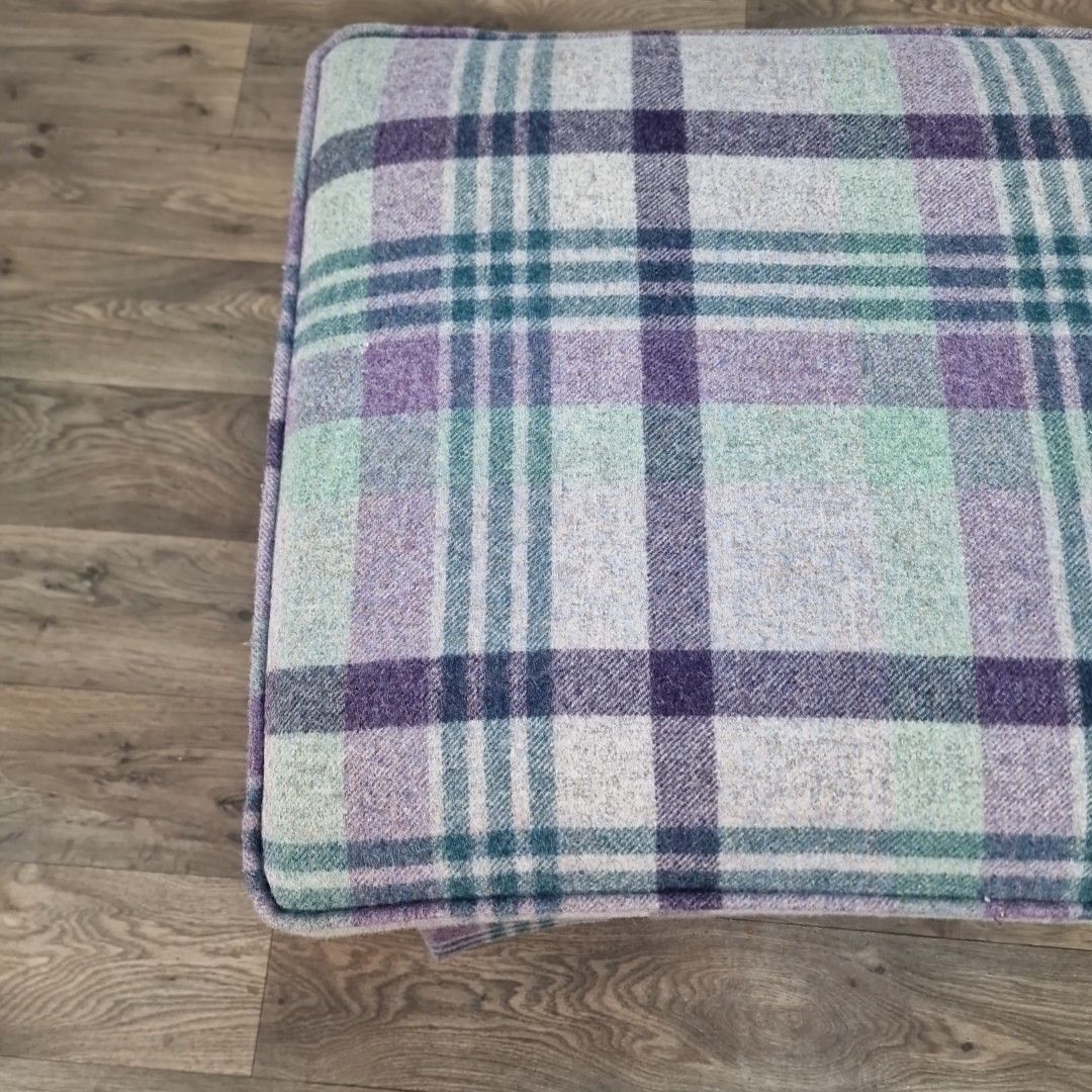 Vintage Tartan Foot Stool Upholstered Ottoman Pouffe Country House Style Retro photo vinterior