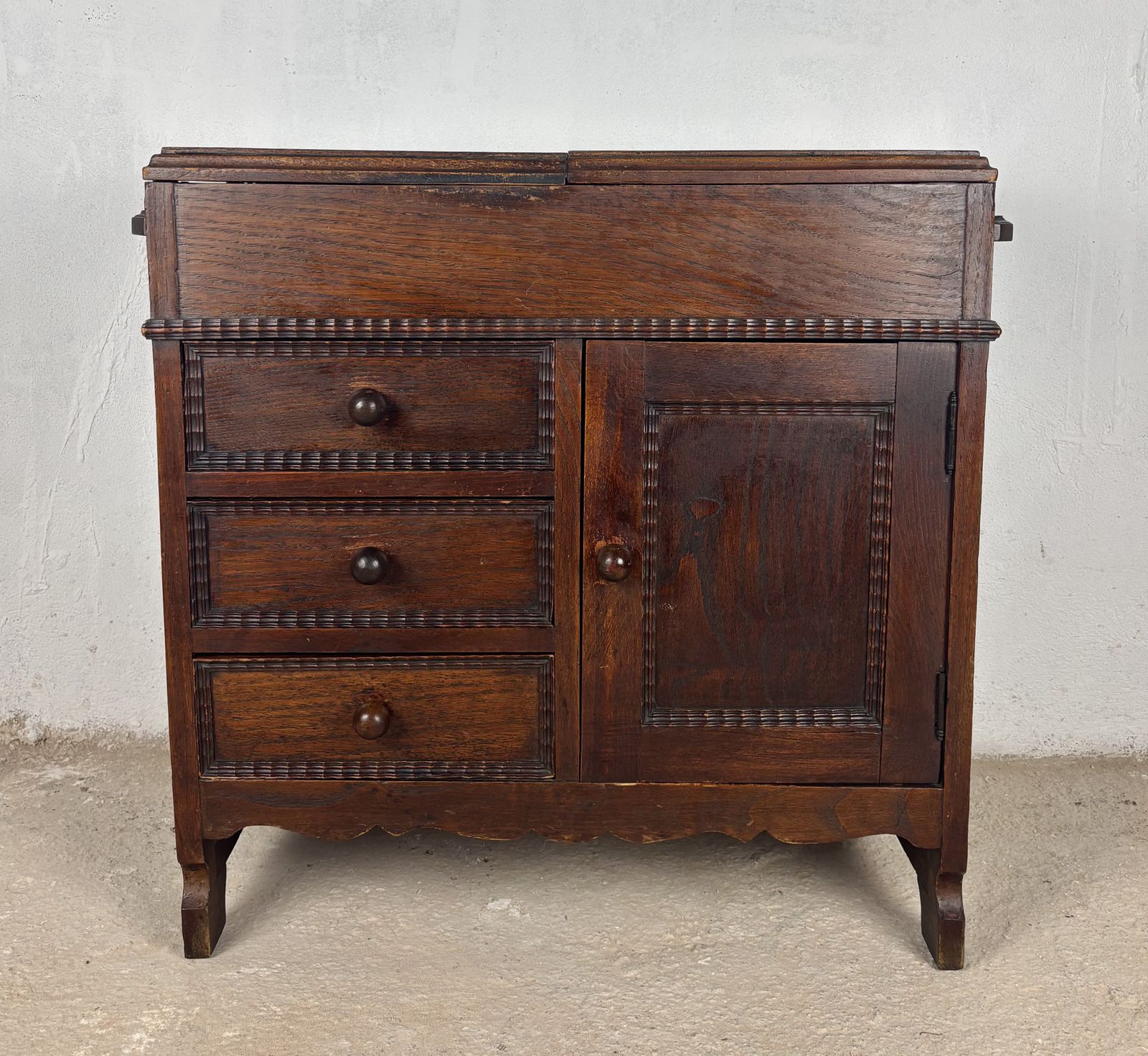 Spaanse eiken naaiwerkdoos met stoffen mand, begin 20e eeuw photo for sale