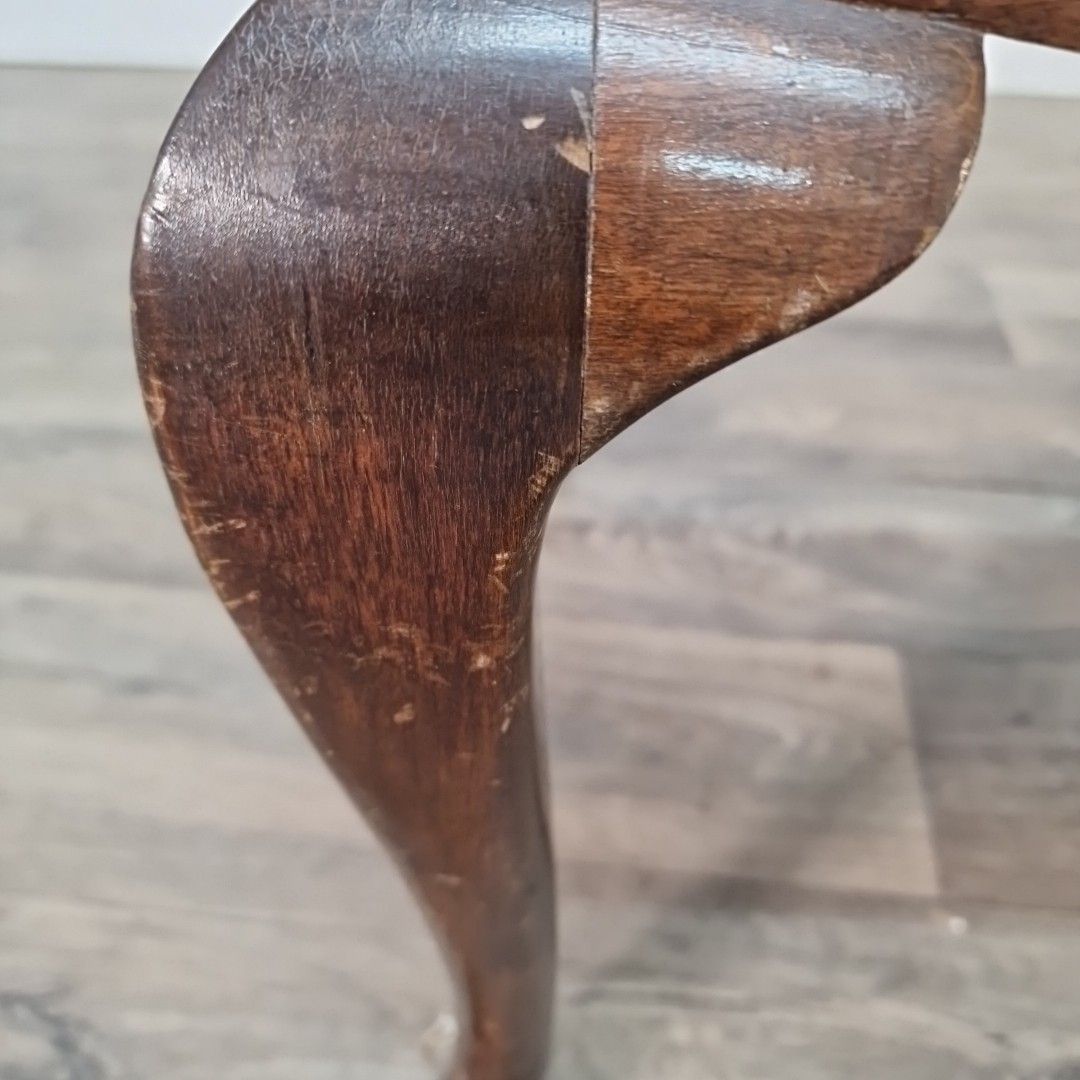 photo furniture Vintage Piano Stool Music Seat Queen Anne Style Needlepoint Upholstered Antique