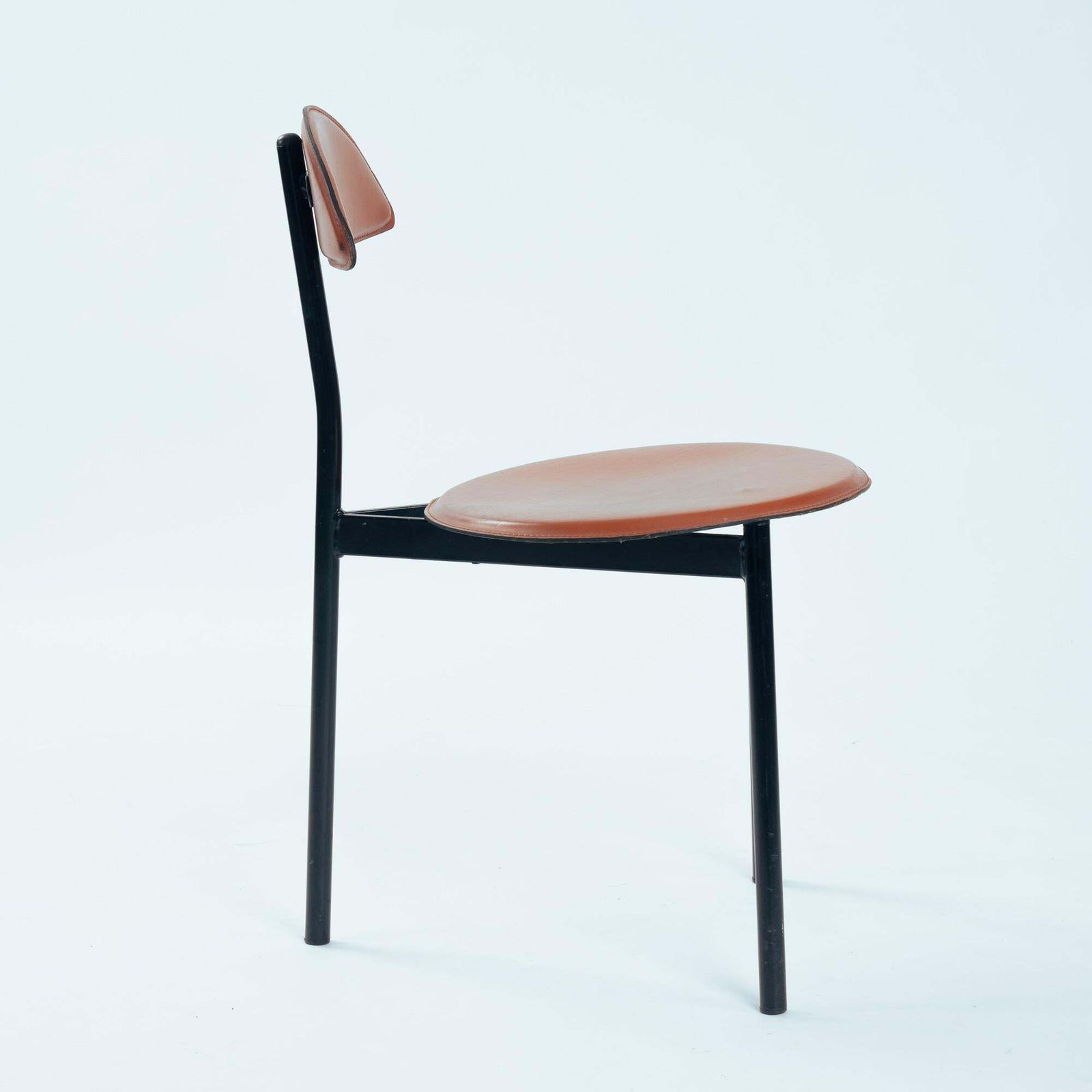 6 Linea Veam Leather Tripod Chairs, Italy 1980s photo vinterior