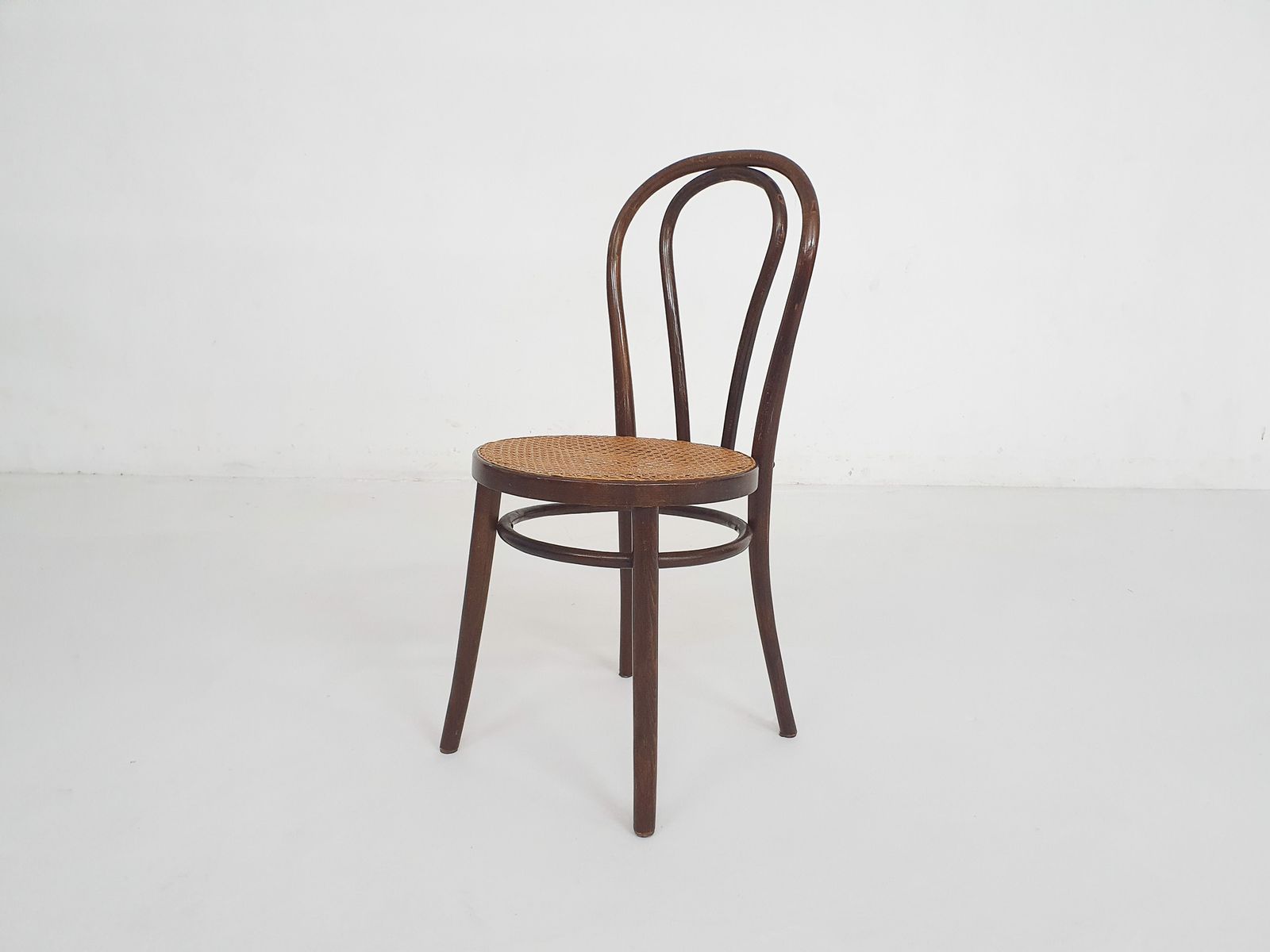 Thonet Model No. 14 Eetkamerstoel, Tsjecho Slowakije, Jaren 1920 photo furniture
