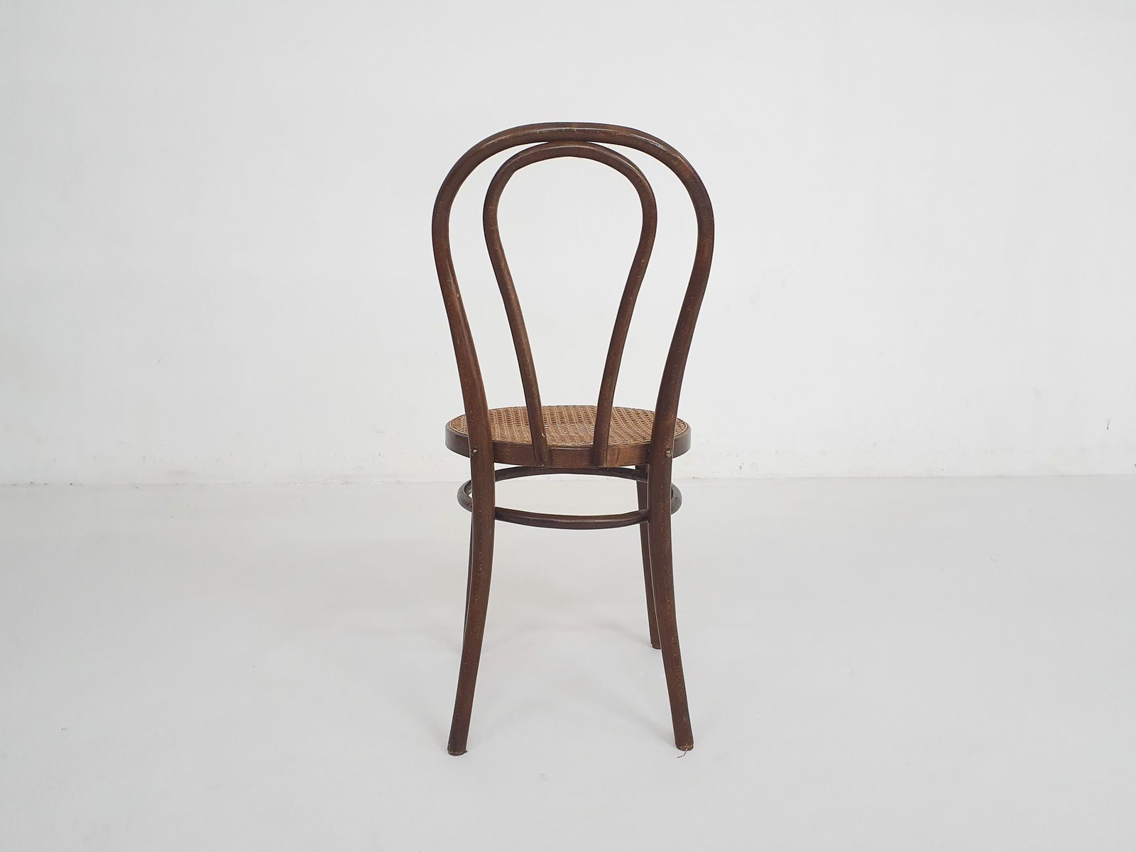 Thonet Model No. 14 Eetkamerstoel, Tsjecho Slowakije, Jaren 1920 photo for sale