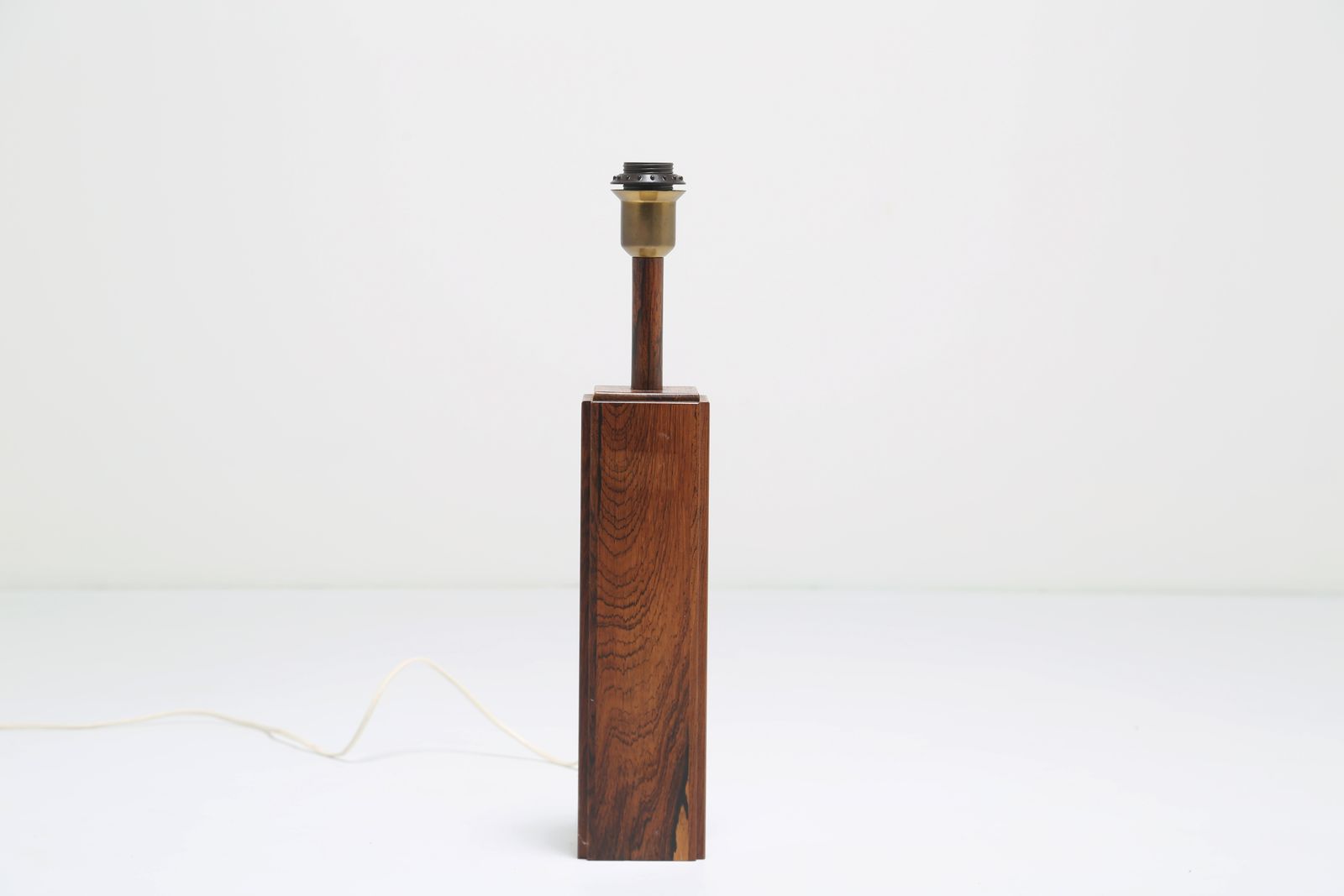 Vintage Deens Modern palissander rozenhout tafellamp, jaren 1960. photo for sale