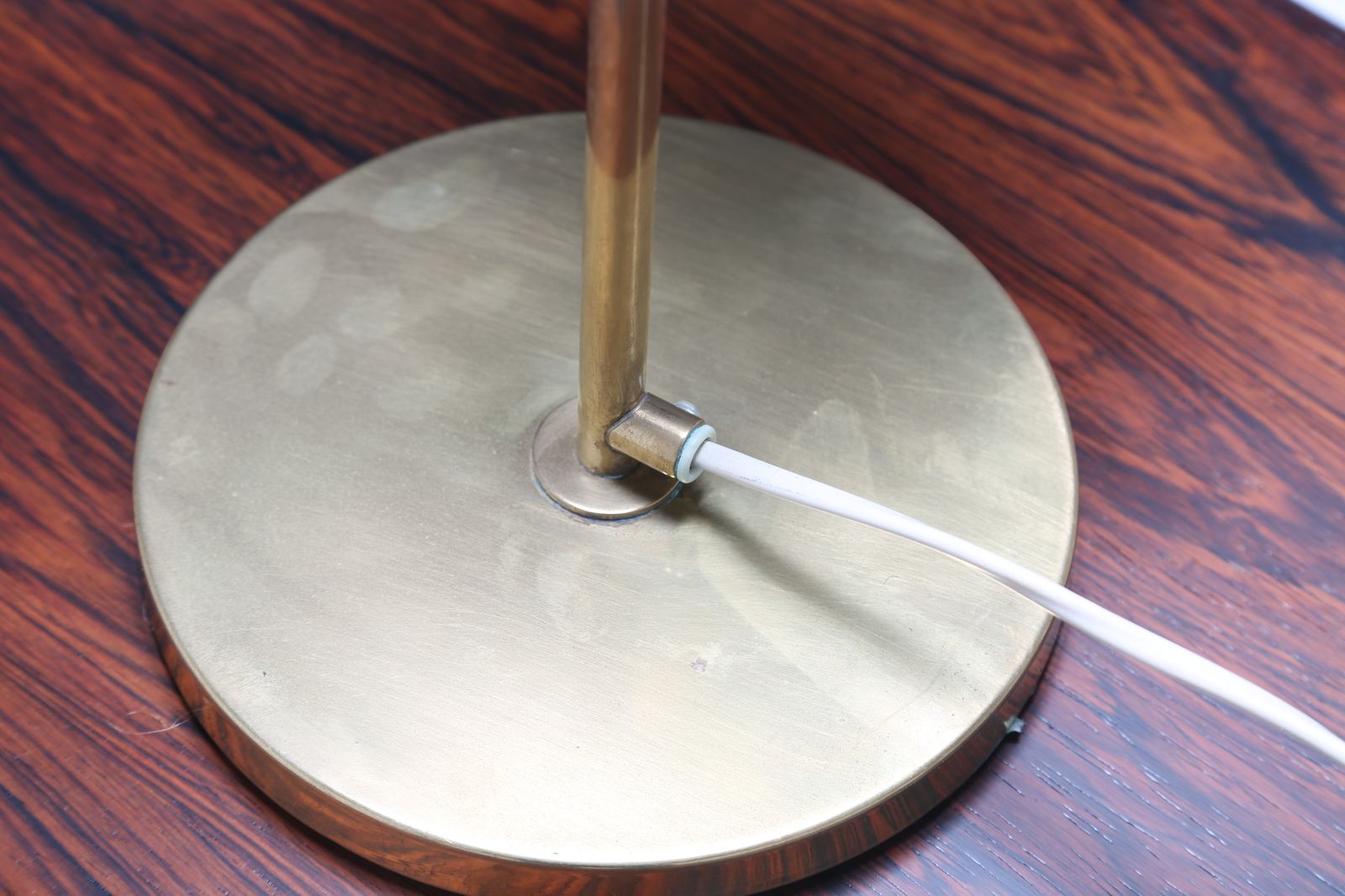 photo for sale Lampe de bureau mid-century modern suédoise en laiton à bras articulé réglable par Konsthantverk Tyringe, années 1960
