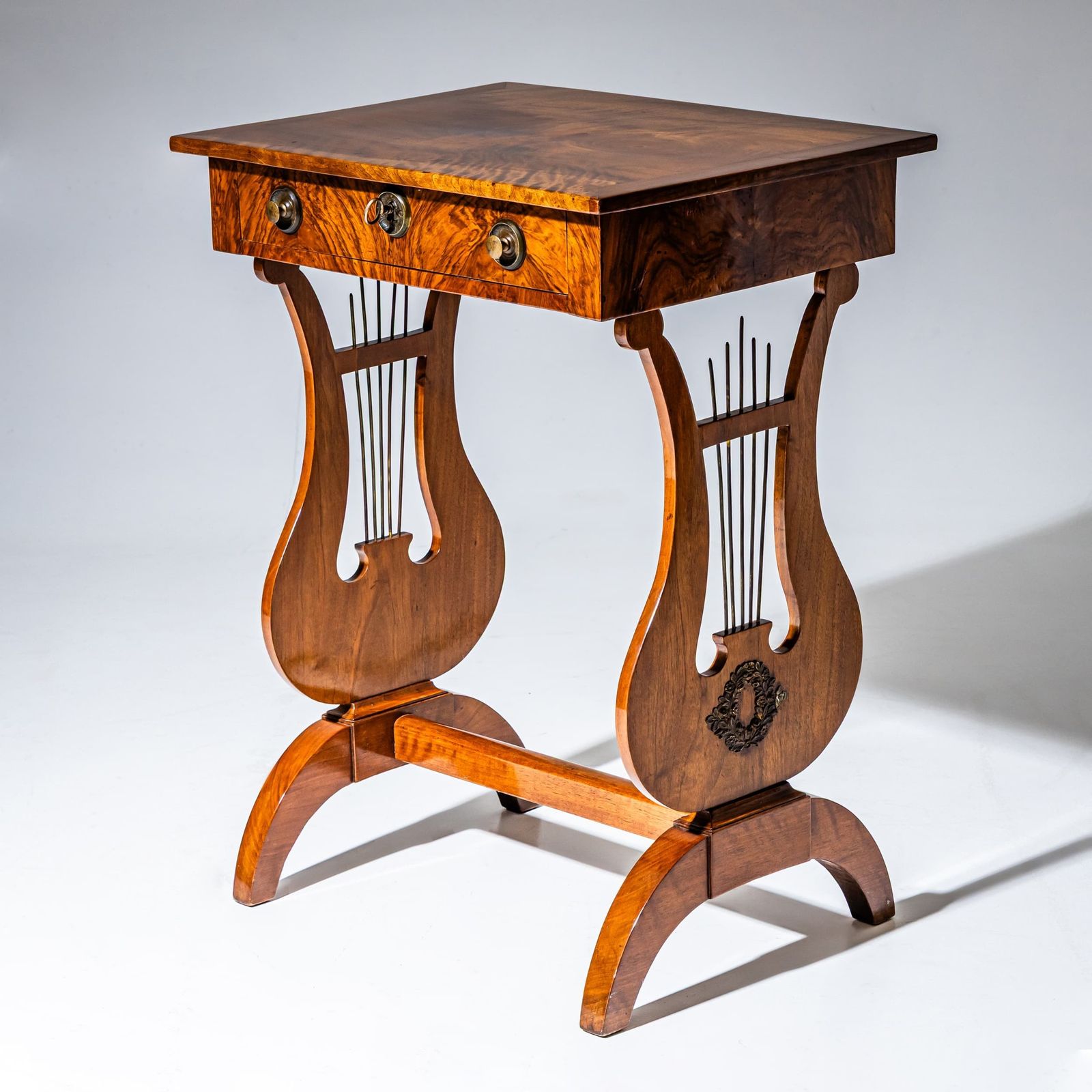 Biedermeier lierzwerknaaitafel, ca. 1830 photo furniture