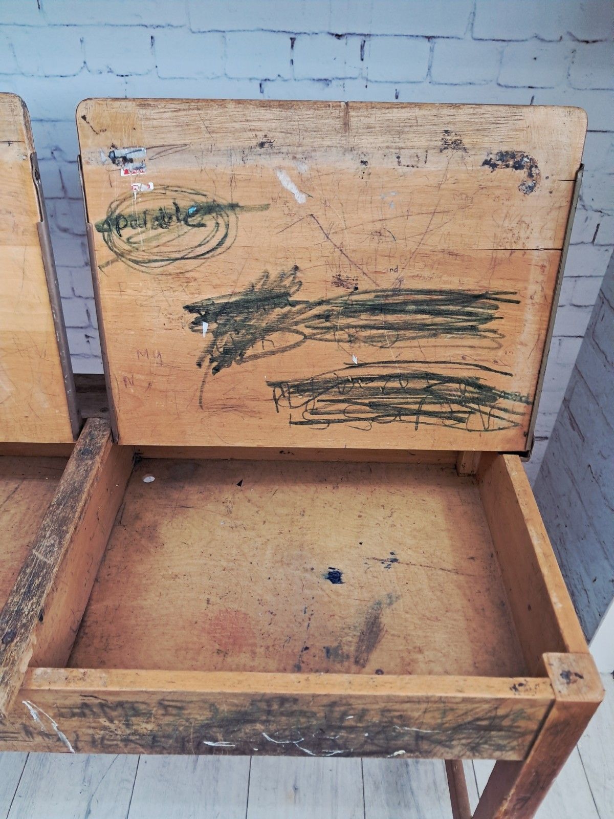 photo vintage Vintage Double School Desk Wooden Rustic Industrial Original Graffiti Desk 1970