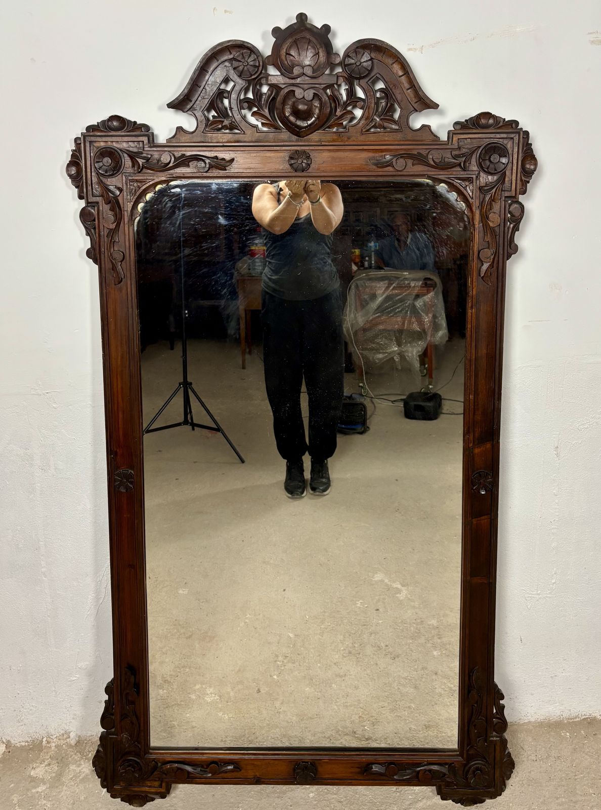 photo furniture Grote Renaissance Revival spiegel in hardhout, eind 19e eeuw