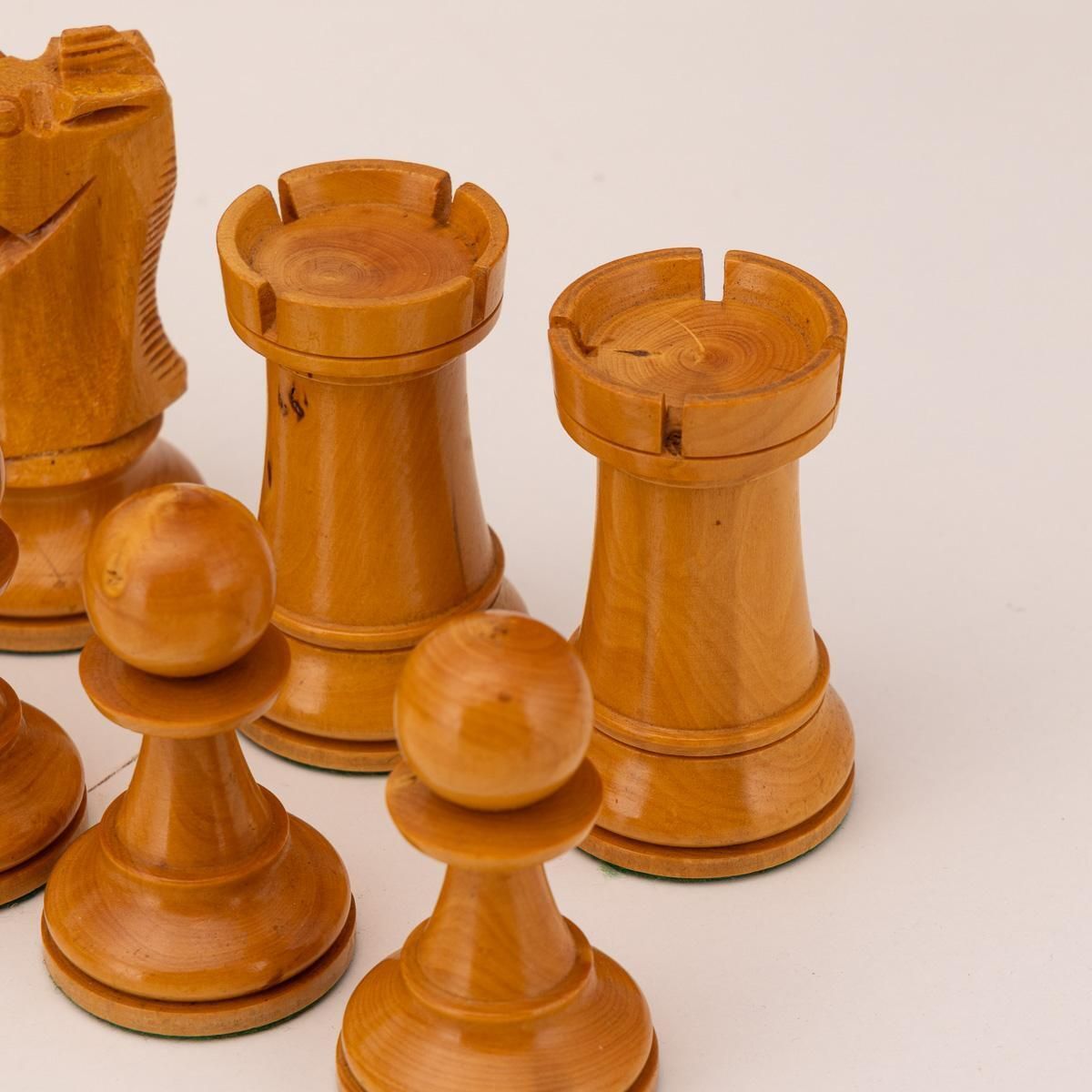 photo vintage Antique 20thc English Staunton Cased Chess Set C.1950