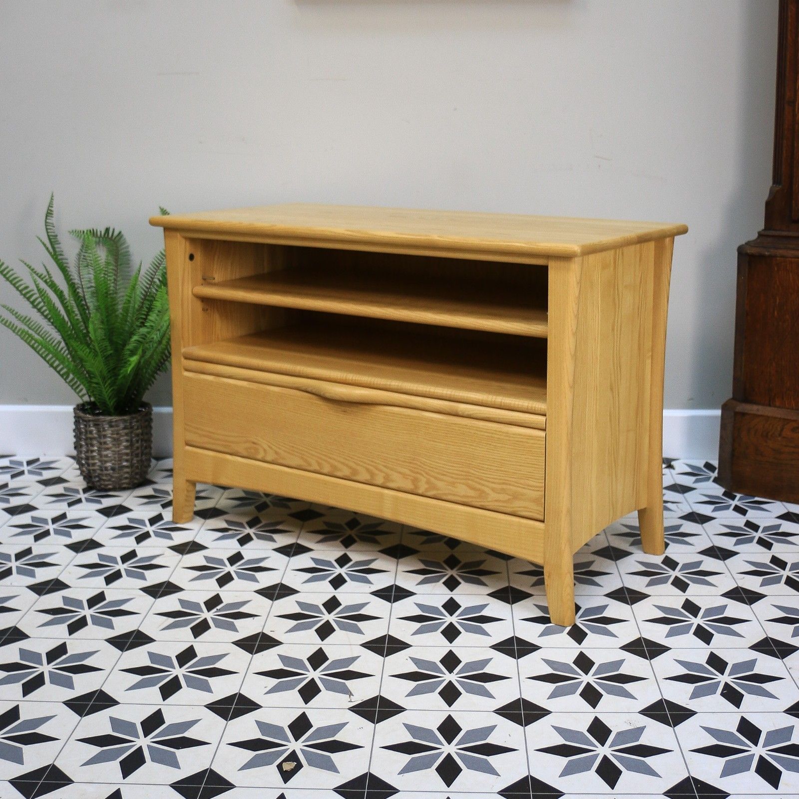 Furniture Ercol Tv Media Stand In Elm And Ash, Light Blonde Finish. photo