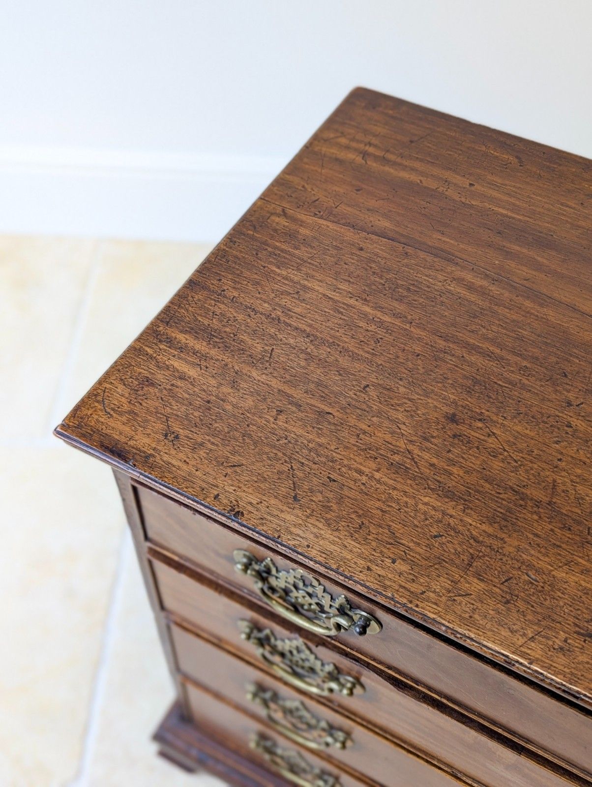 photo furniture Antique George II Mahogany Chippendale Period Chest Of Drawers C.1750