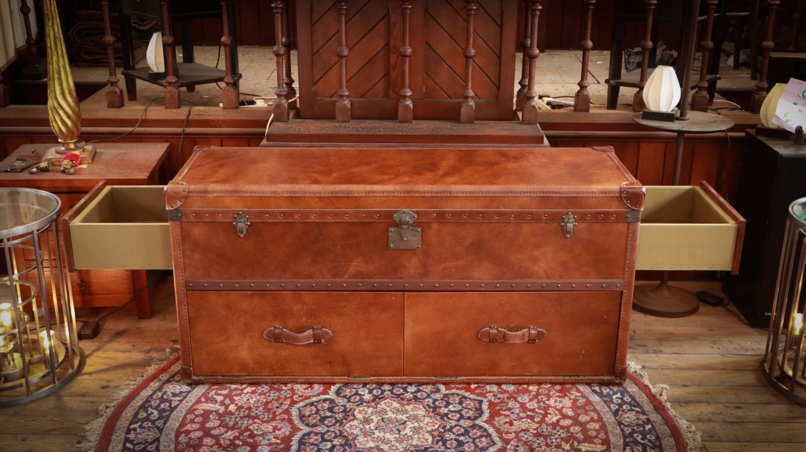 Super Timothy Oulton Mayfair Sideboard Media Unit Leather Trunk Antique Whisky🚚 photo buy