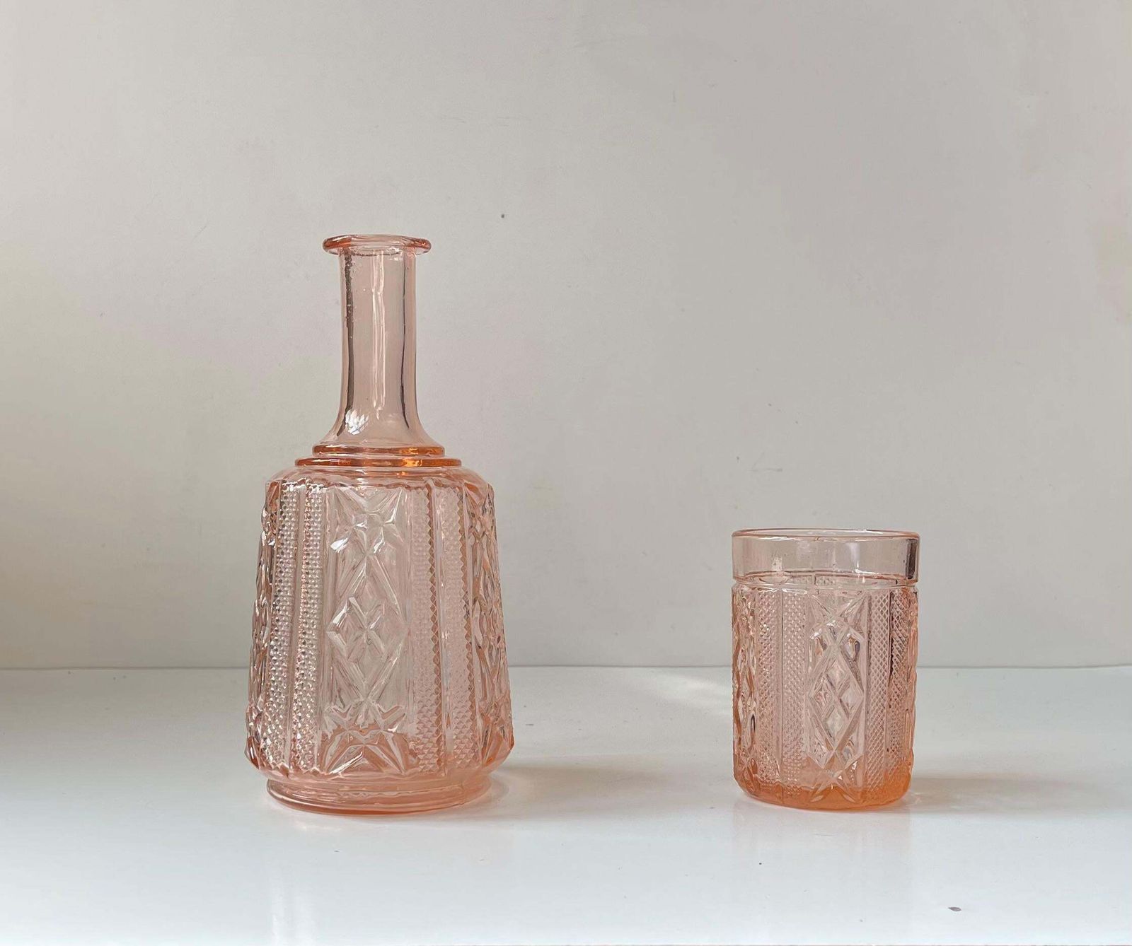 Roze art deco karaf van Brockwitz, Duitsland, jaren 1920 photo Woonaccessoires