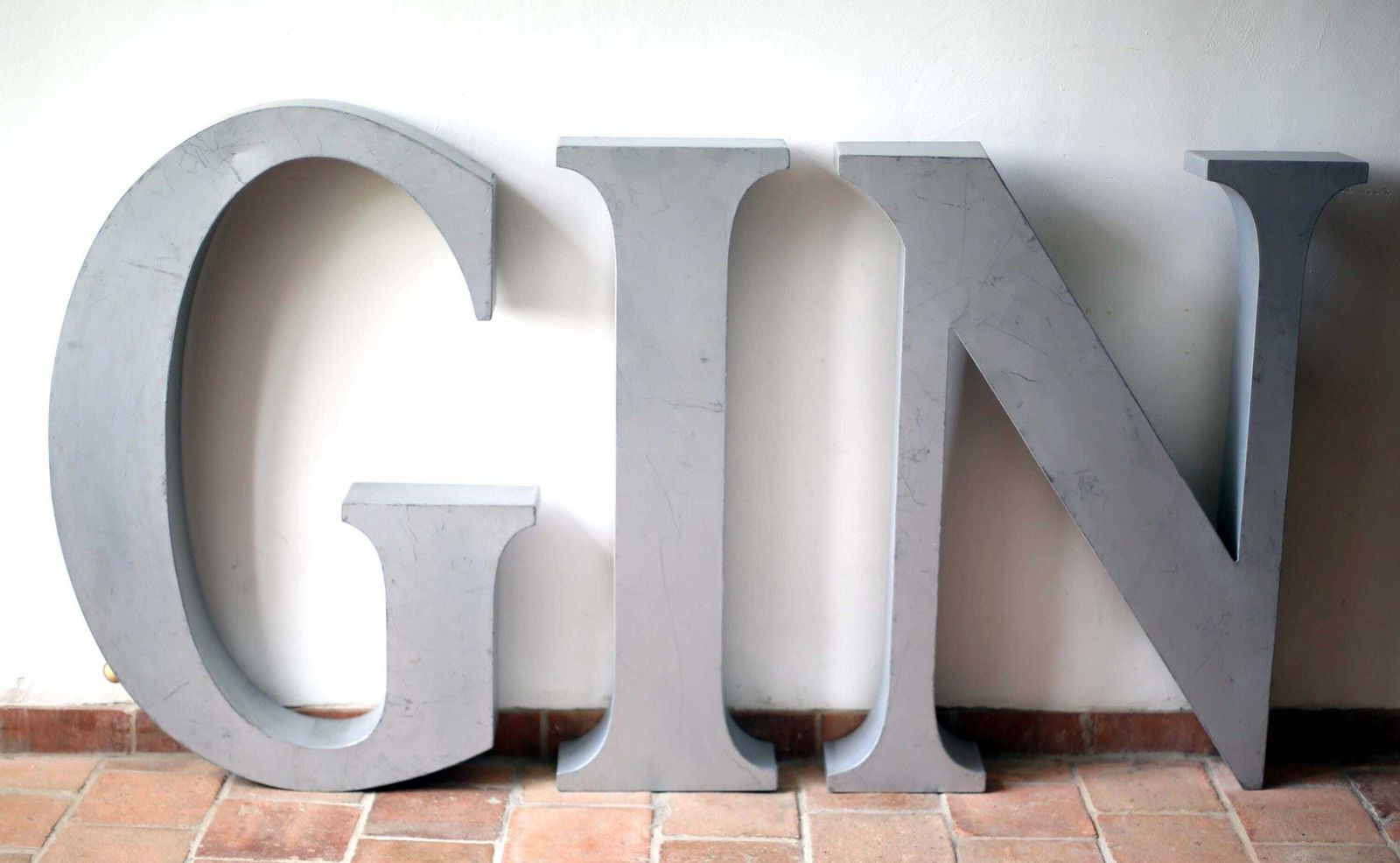 Large Gin Sign Mid Century Aluminum Letters Vintage Barware Industrial French Bar Decor Pub photo vinterior