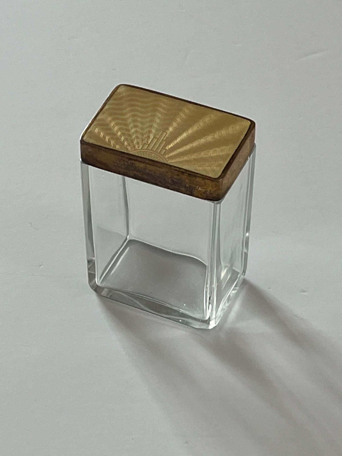 Art Deco glazen toiletpotje met goudkleurig guilloche emaille deksel, ca. jaren 1920 photo furniture