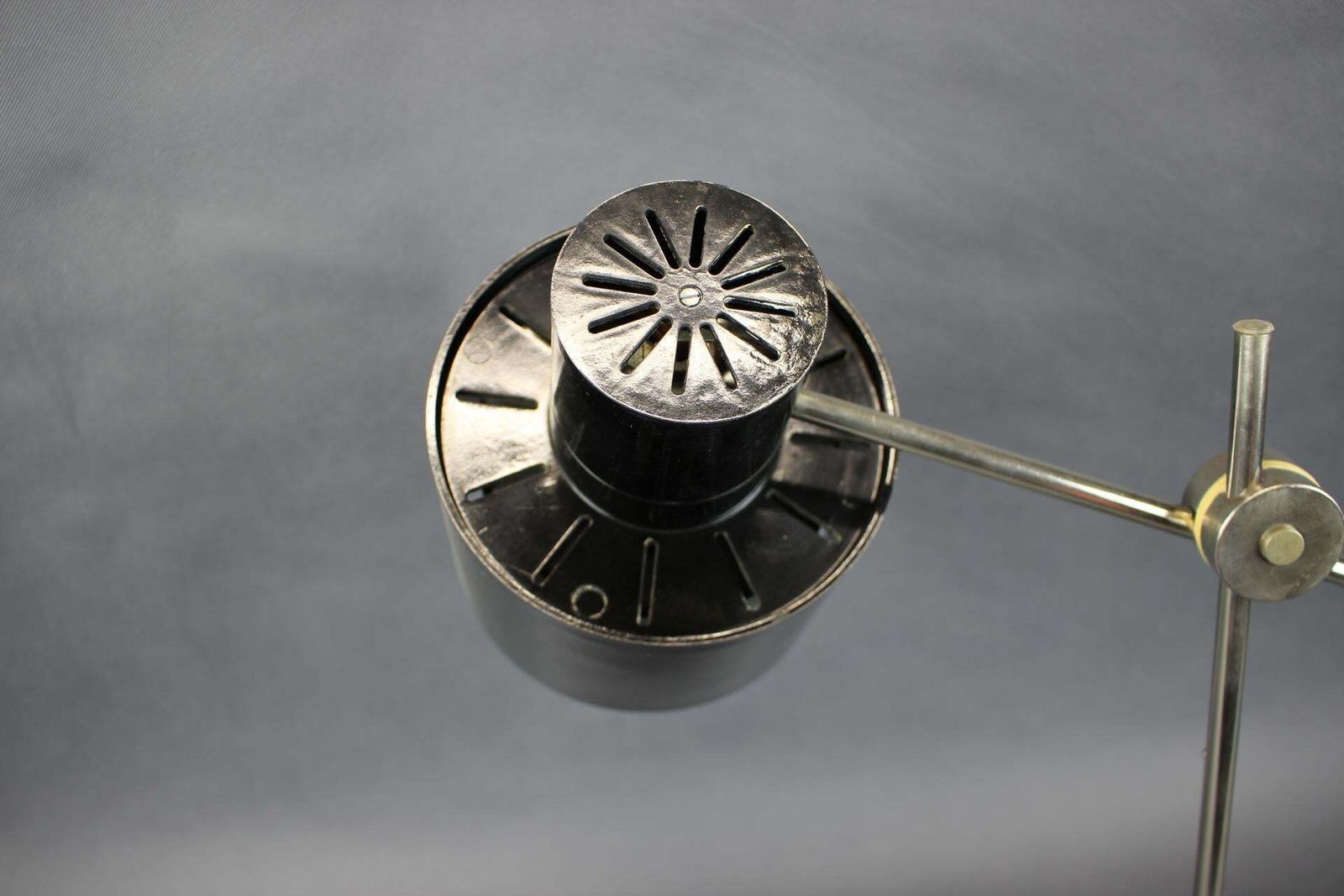 Mid-Century verstelbare chroom en bakeliet bureaulamp, Tsjecho-Slowakije, ca. jaren 1950 photo for sale
