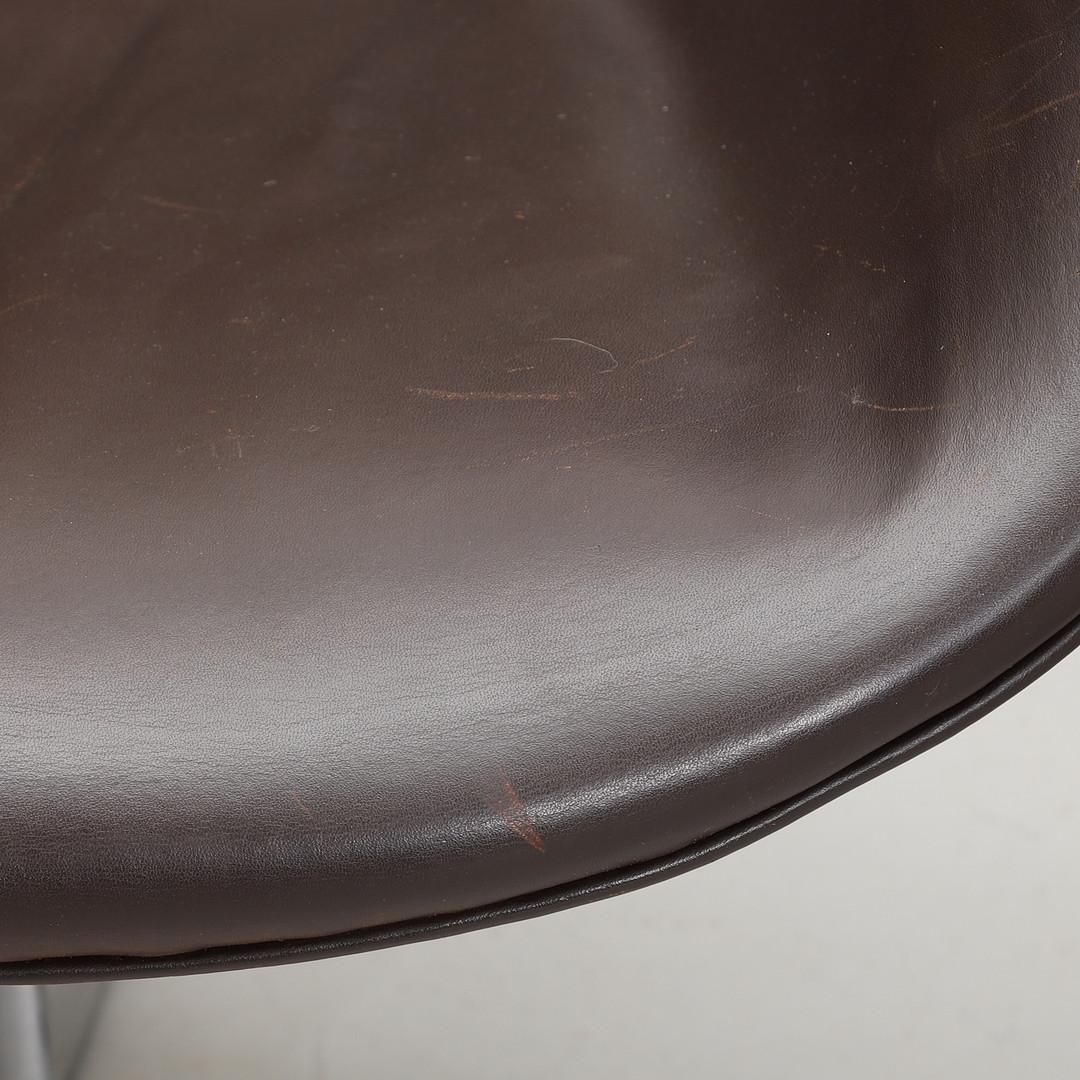 photo vinterior Pair Of Arne Jacobsen "Swan“Armchair For Fritz Hansen