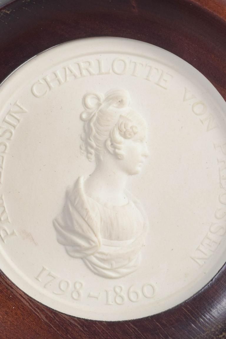 Meissen, plaque circulaire en relief en biscuit, portrait féminin de profil, années 1970 photo furniture