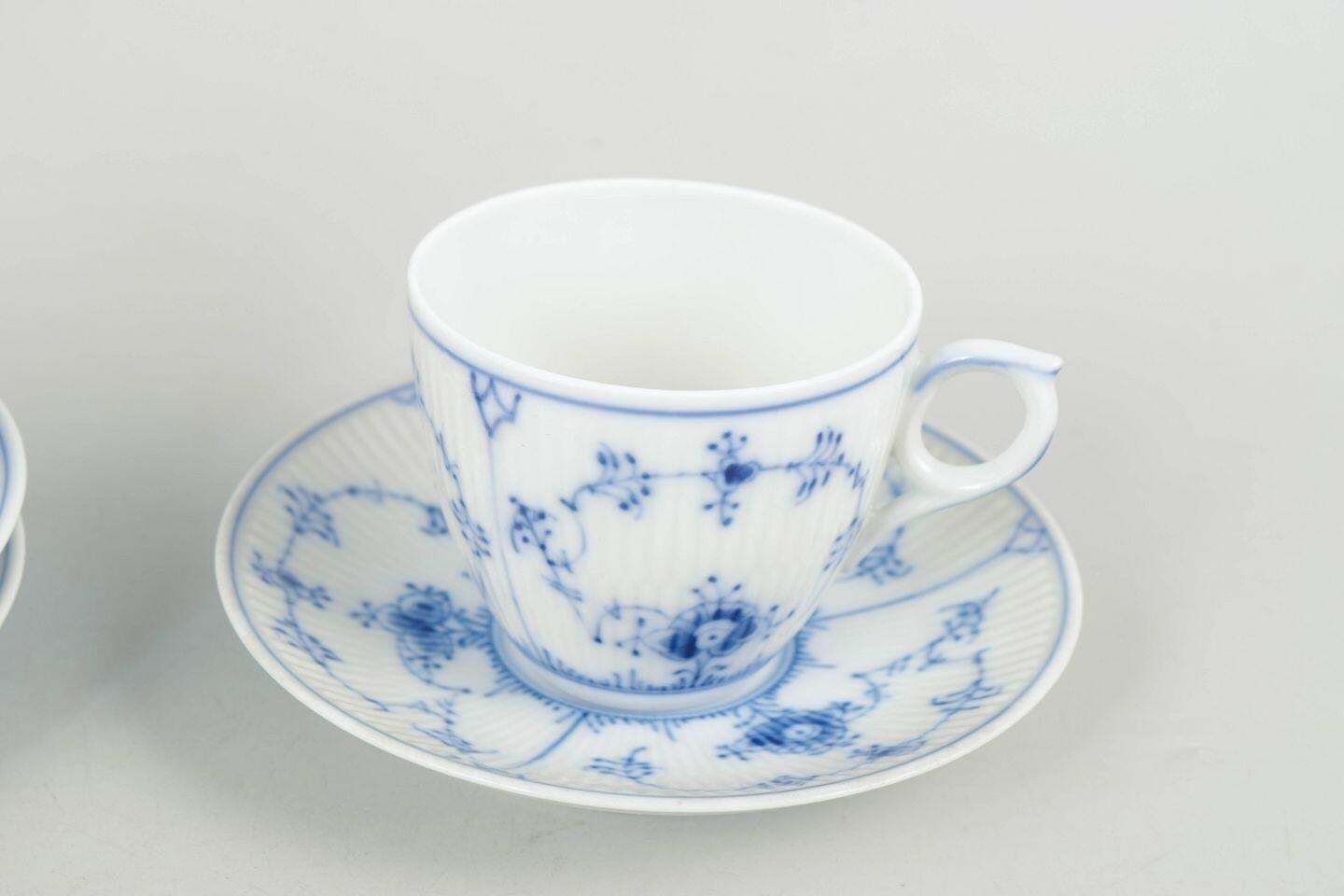 Royal Copenhagen, Blue Fluted Plain. Set van drie koffiekopjes met schoteltjes. photo for sale