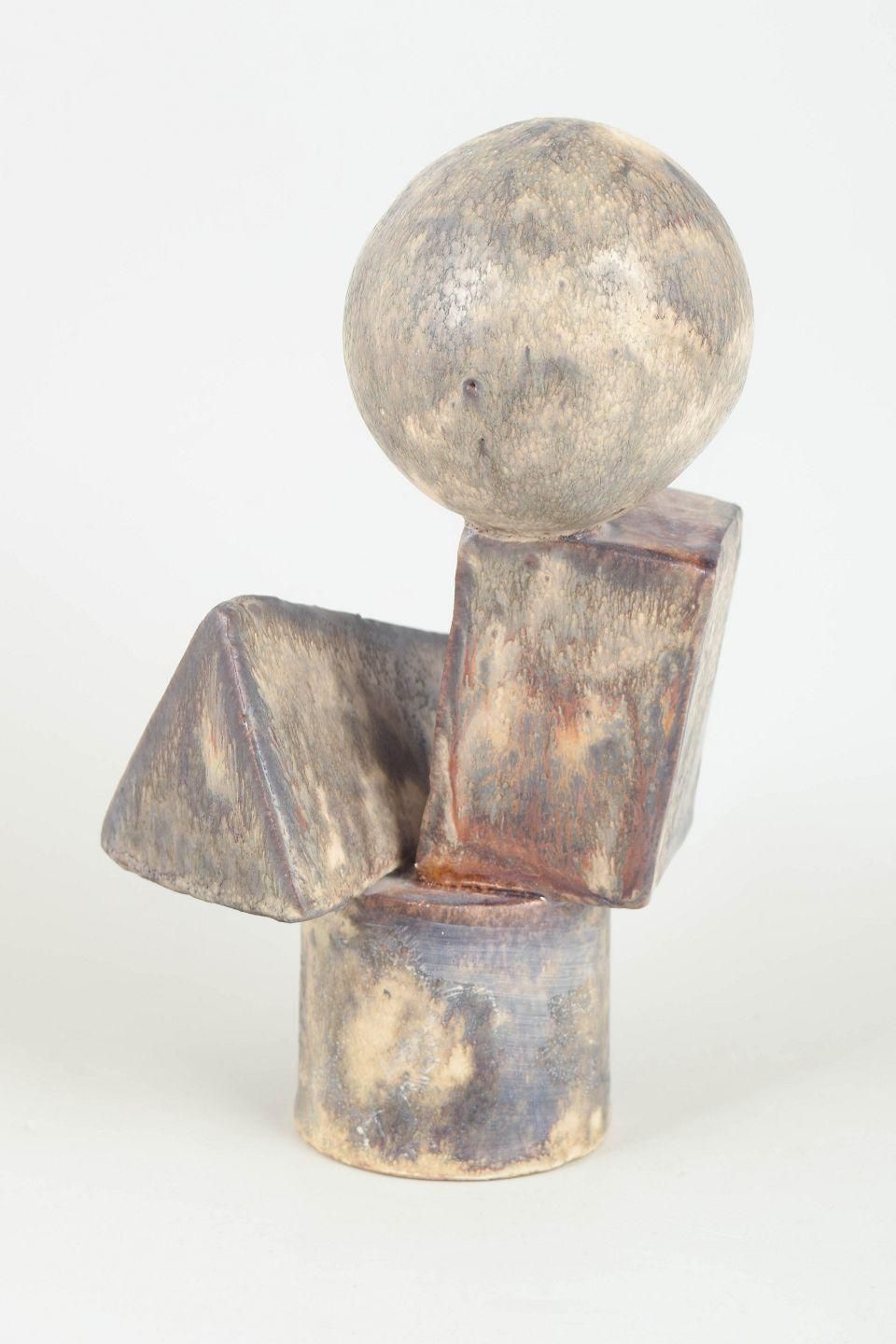 Christina Muff, Deens keramisch kunstenaar. Steengoedsculptuur in kubistische stijl. photo 681.0