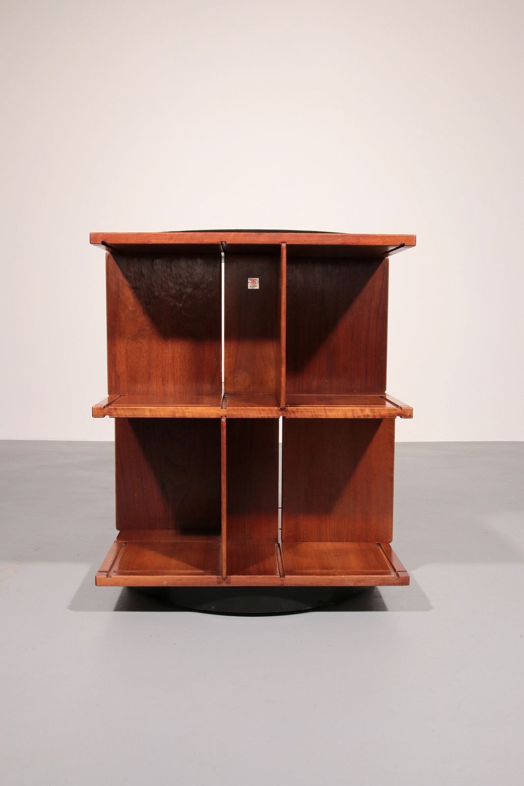 photo vintage Gianfranco Frattini Revolving Modular Bookcase Model 823,1963 Italy
