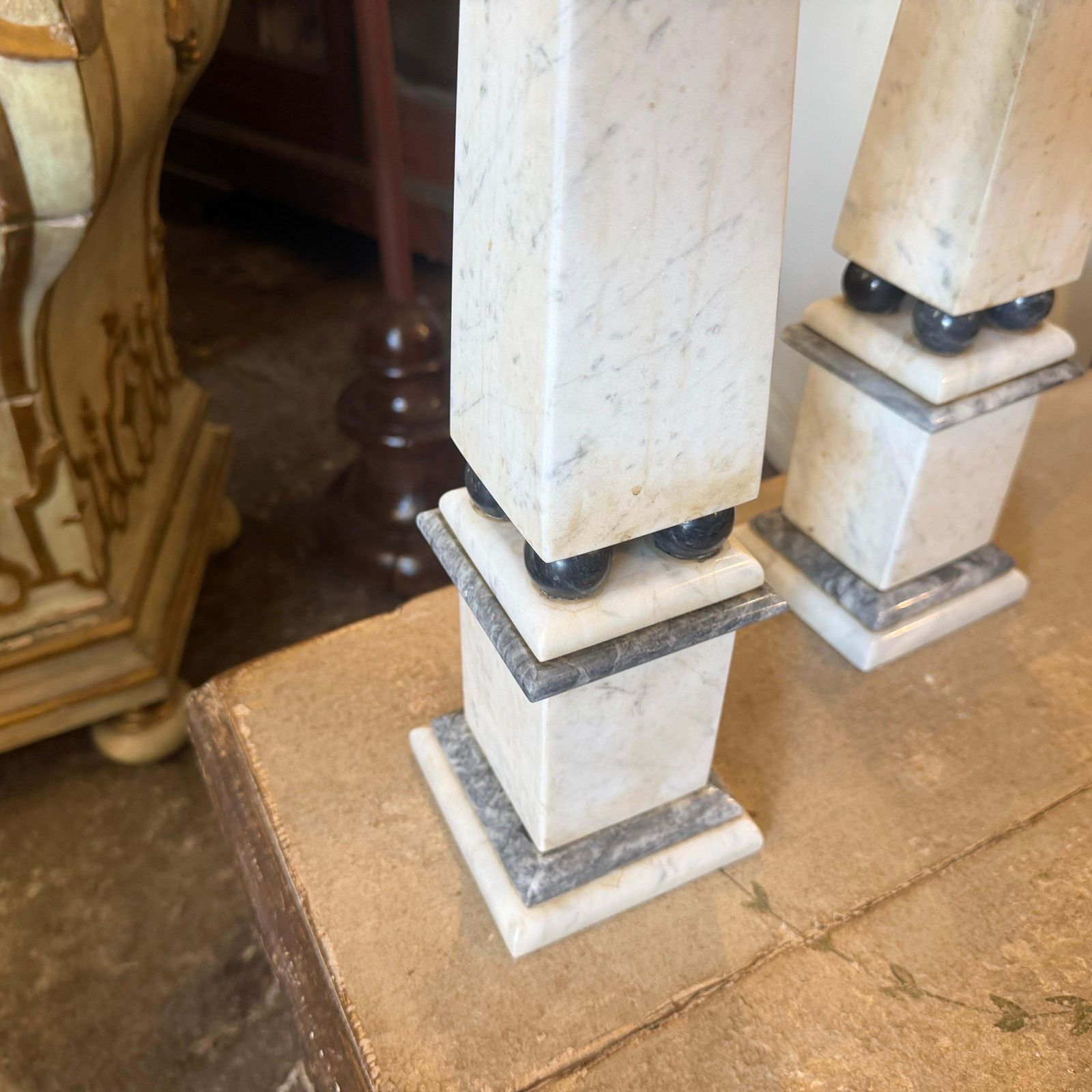 A Pair Of Art Deco White Carrara Marble And Black Marble Italian Obelisks photo vinterior