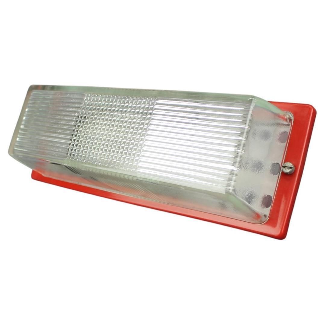 Tsjechoslowaakse Space Age wandlamp uit de jaren 1970 met rood plastic en glas