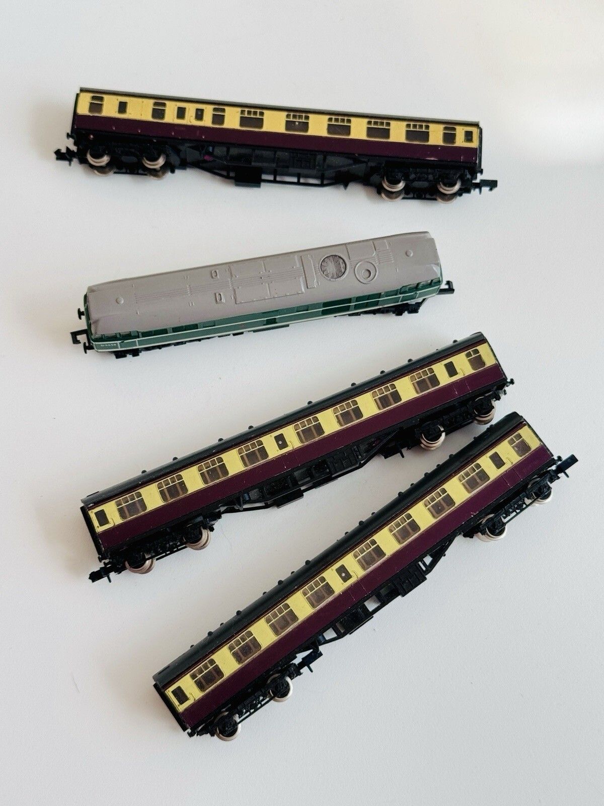 Graham Farish N Gauge British Rail Class 31 Diesel Locomotive & 3 Coaches photo vinterior