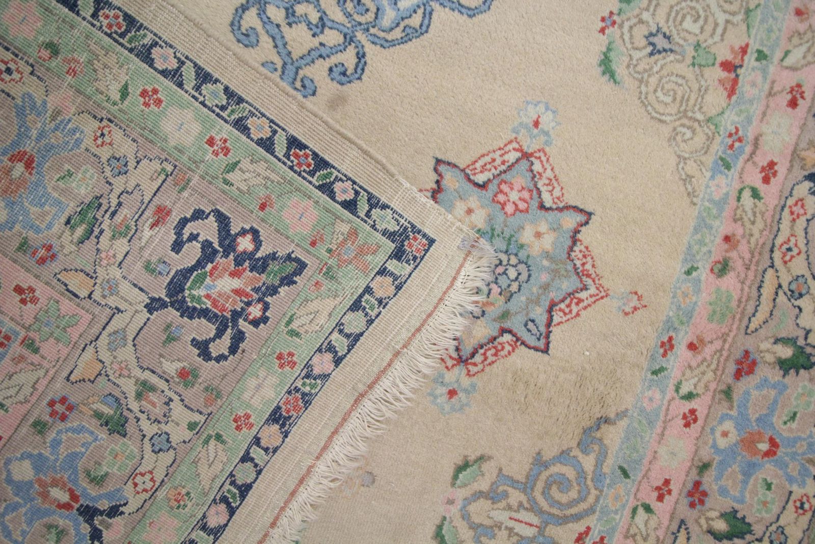 photo for sale Tapis d'orient beige inspiré de Ziegler, tapis de salon fait main
