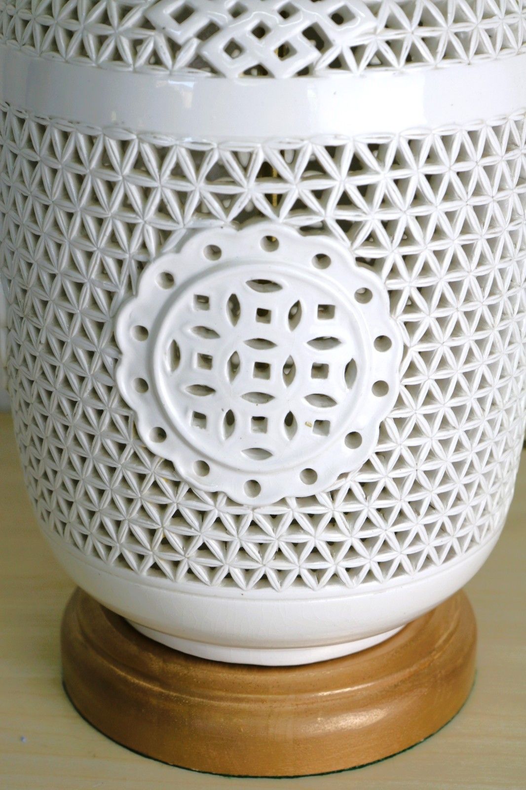 Table Lamp Oriental Blanc De Chine Reticulated Chinese Ceramic Lamp 20th C. photo Lighting