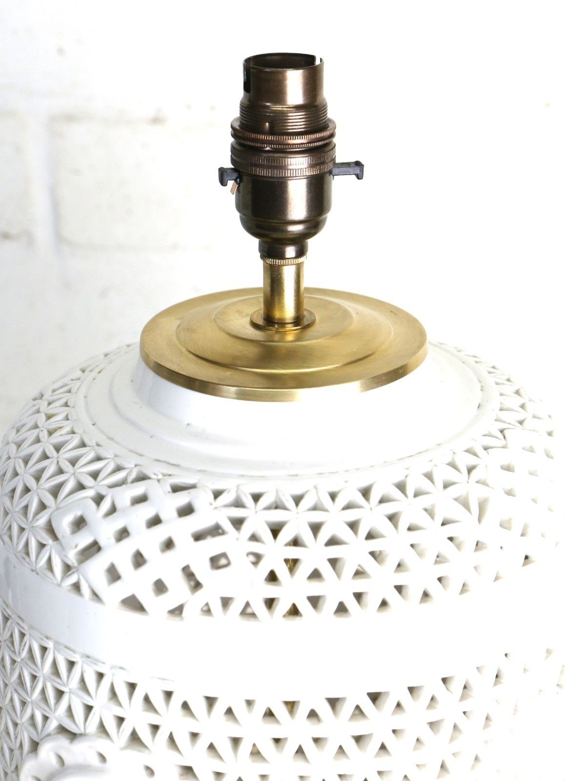 Table Lamp Oriental Blanc De Chine Reticulated Chinese Ceramic Lamp 20th C. photo vintage
