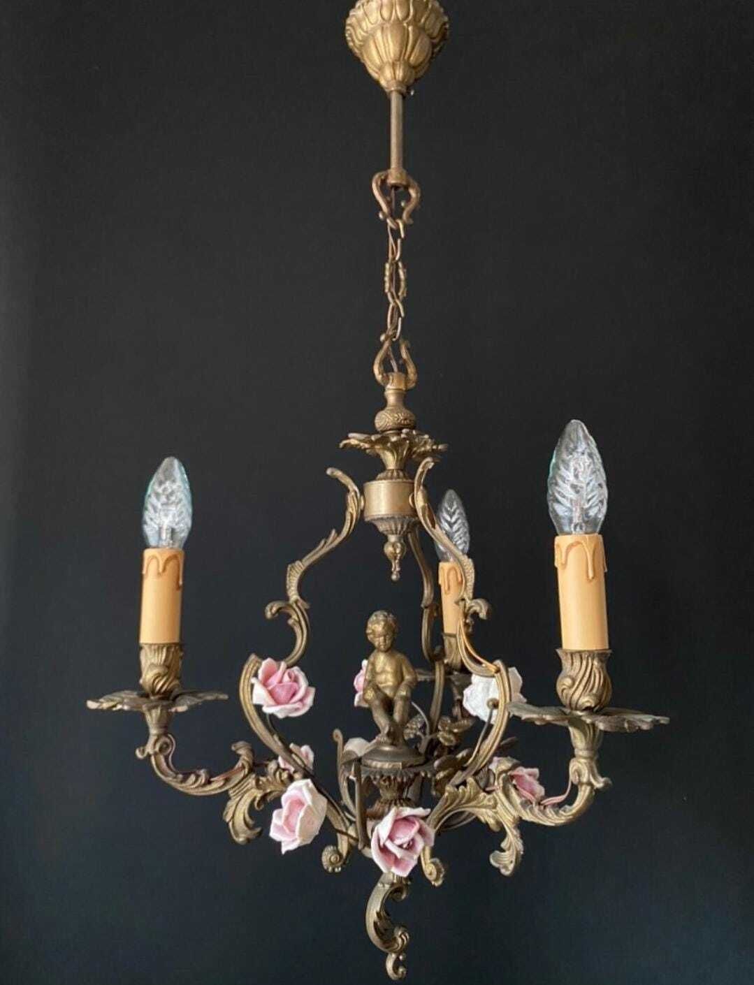 Lustre d'époque en porcelaine et laiton photo furniture