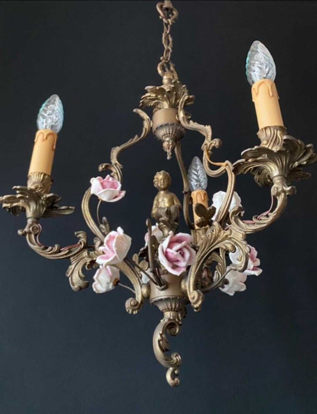 Lustre d'époque en porcelaine et laiton photo for sale