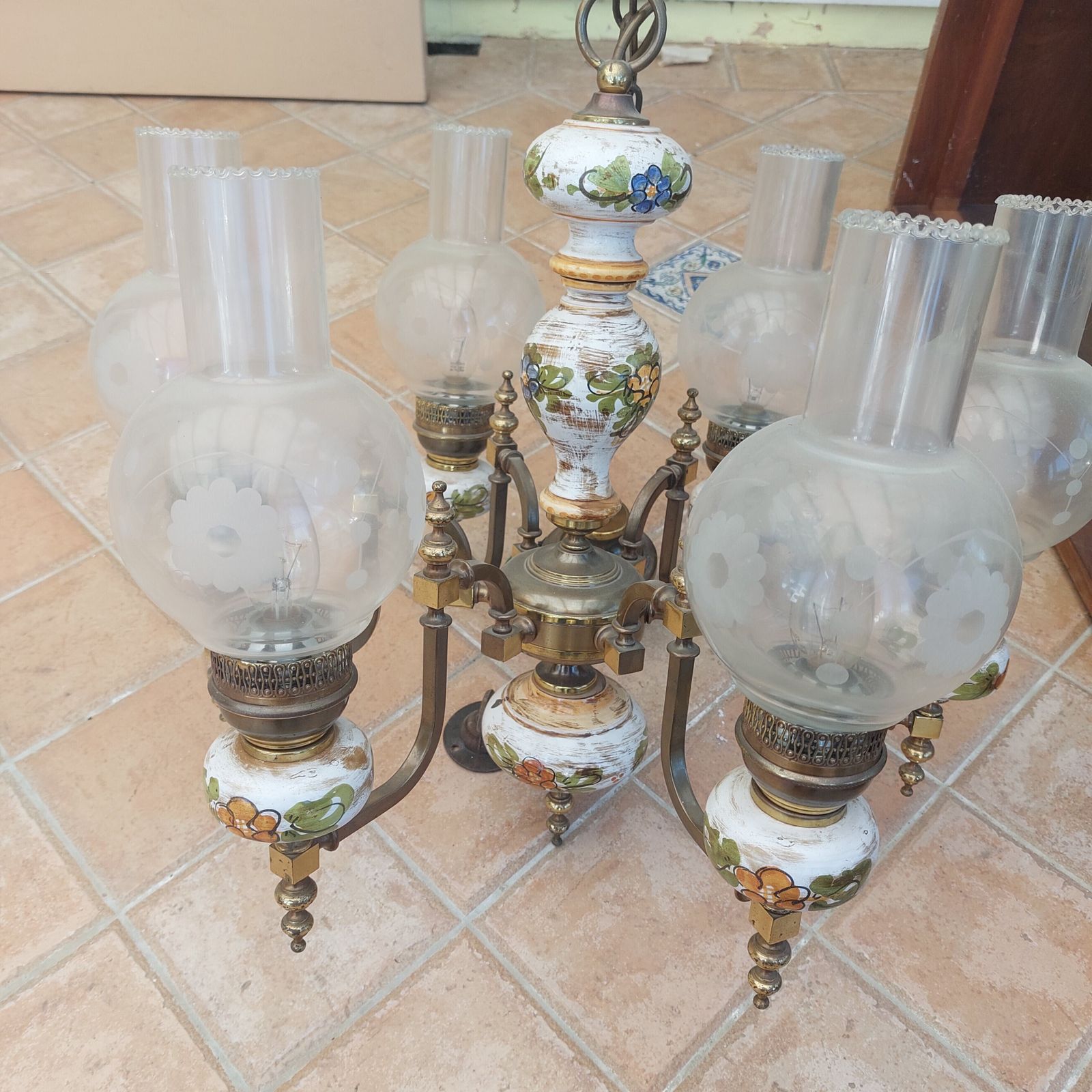 Chandelier Floral Design 6 Bulbs Porcelain, Brass And Glass photo Lighting