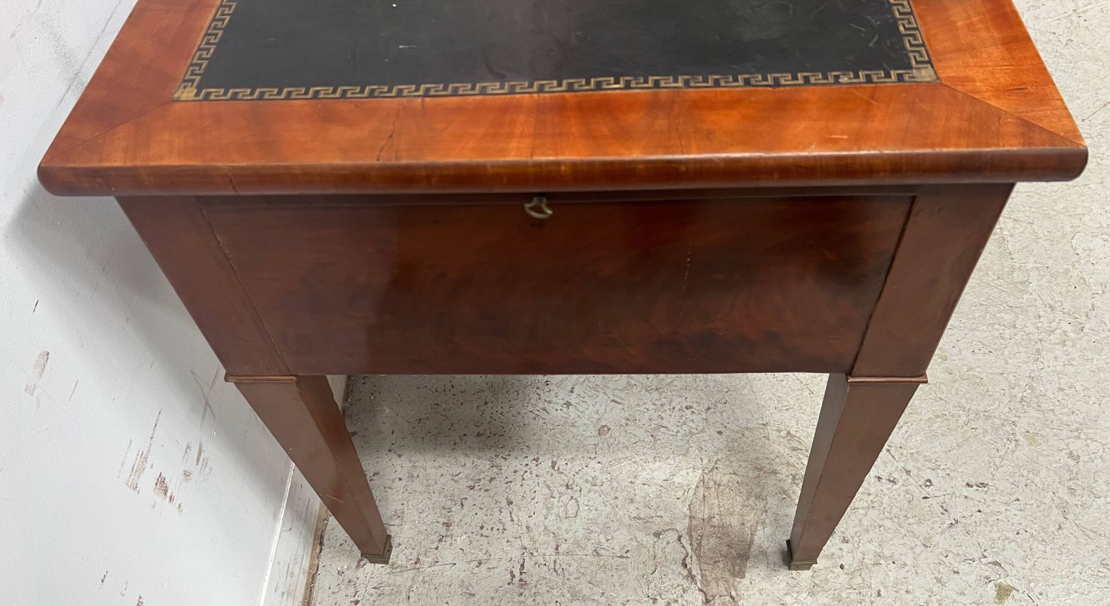 Louis XVI Style Flat Desk In Walnut And Veneer, 19th Century. photo vinterior