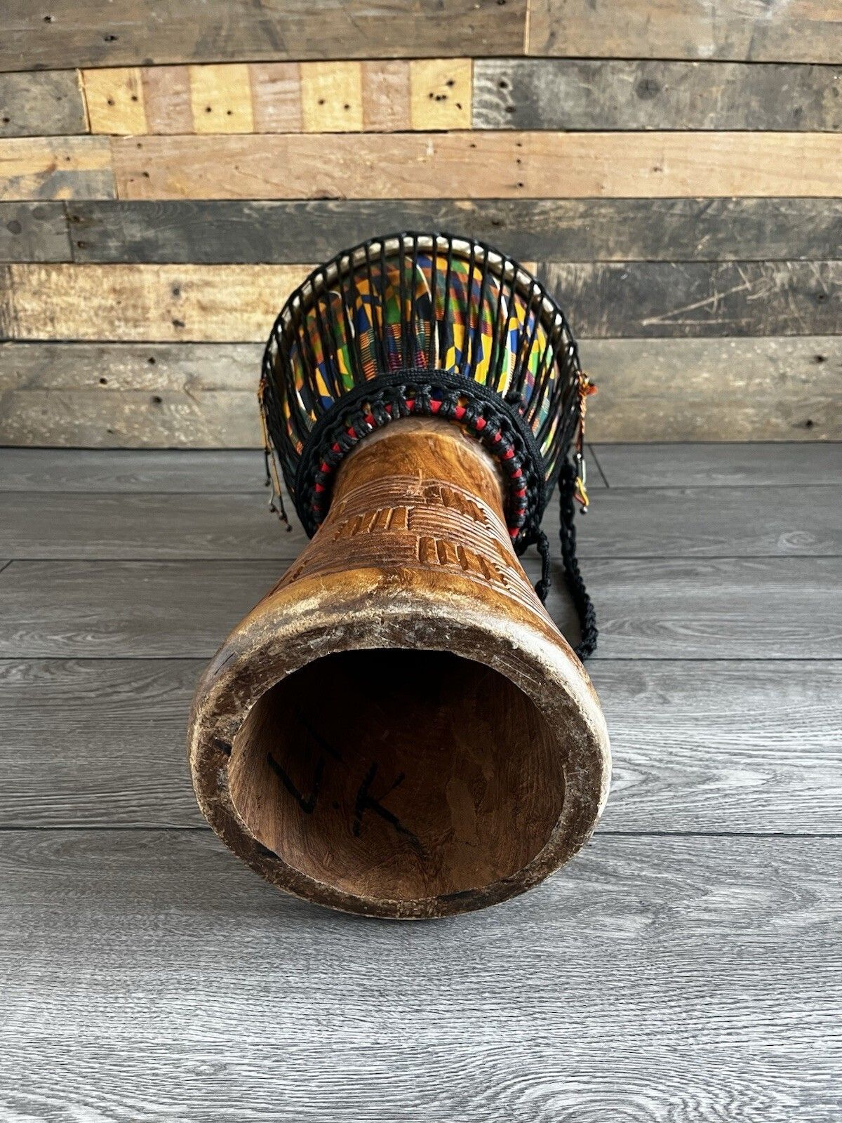 photo vinterior Large 22” Vintage African Djembe Drum Carved Wood Kente Rope Tuned Percussion