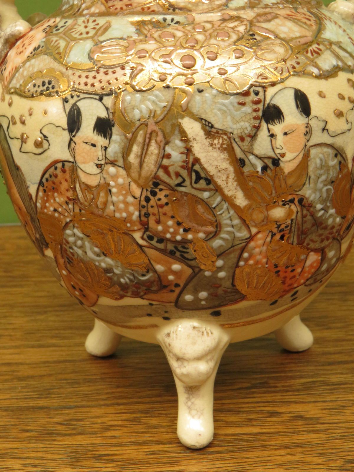 Japanese Late Satsuma Lidded Censer With Moriage Decoration & Foo Dog Handles photo 95.0