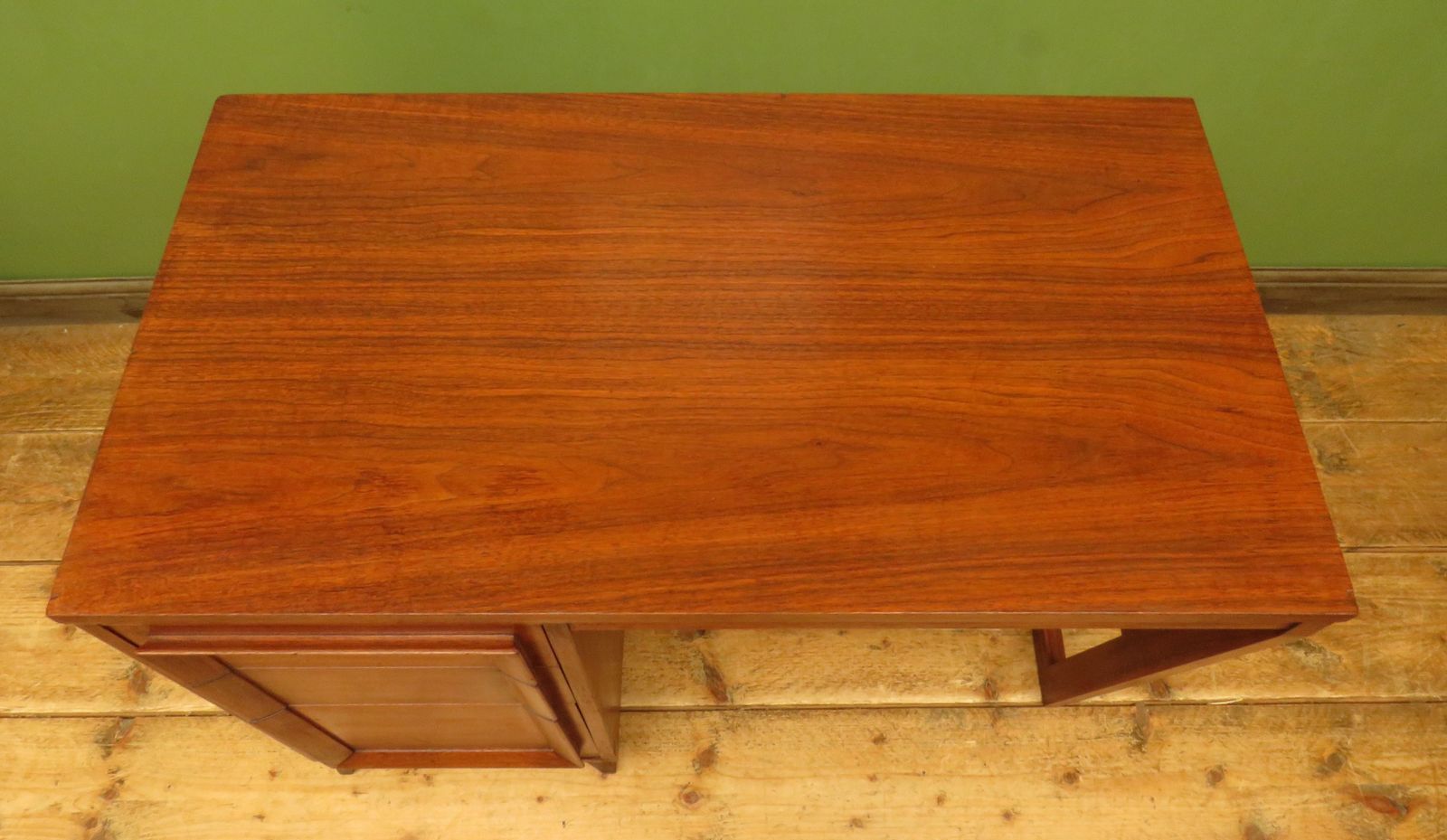 Mid Century Modern Desk By H.L.Hubbell Of Michigan photo for sale