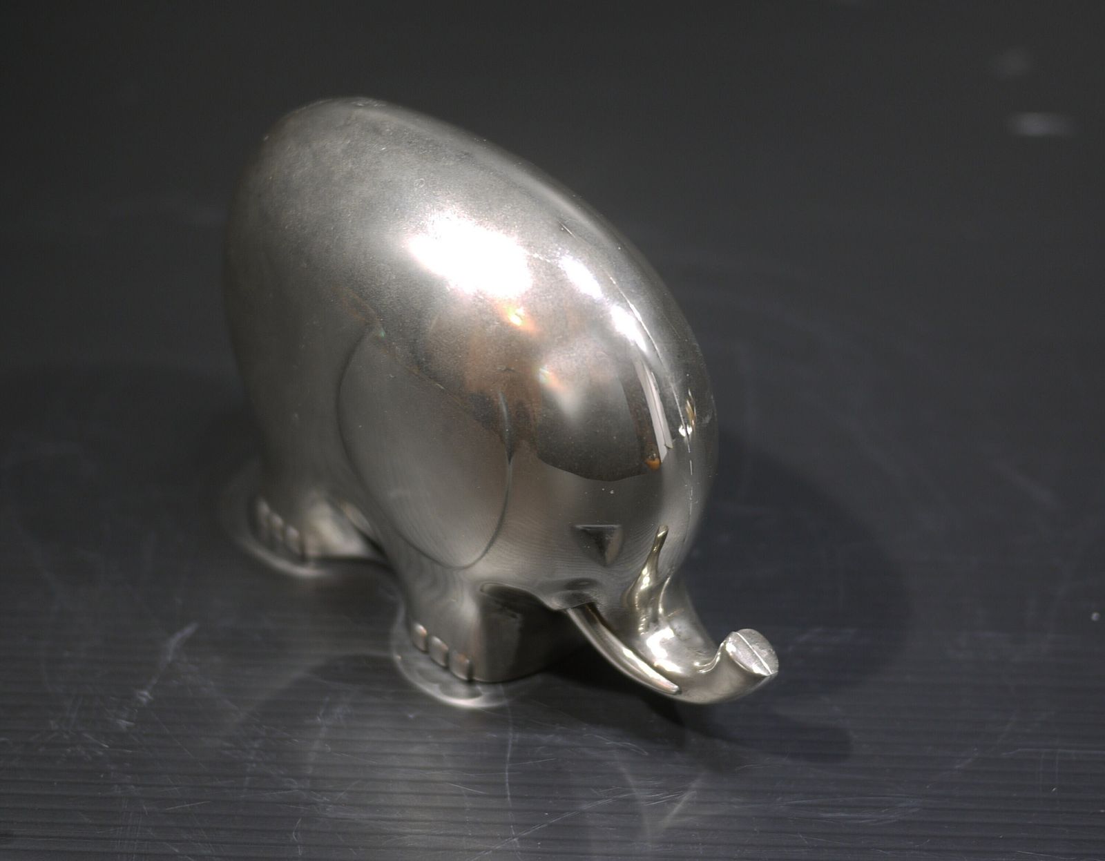 Tirelire éléphant vintage en métal argenté, sculpture animalière mid-century photo buy