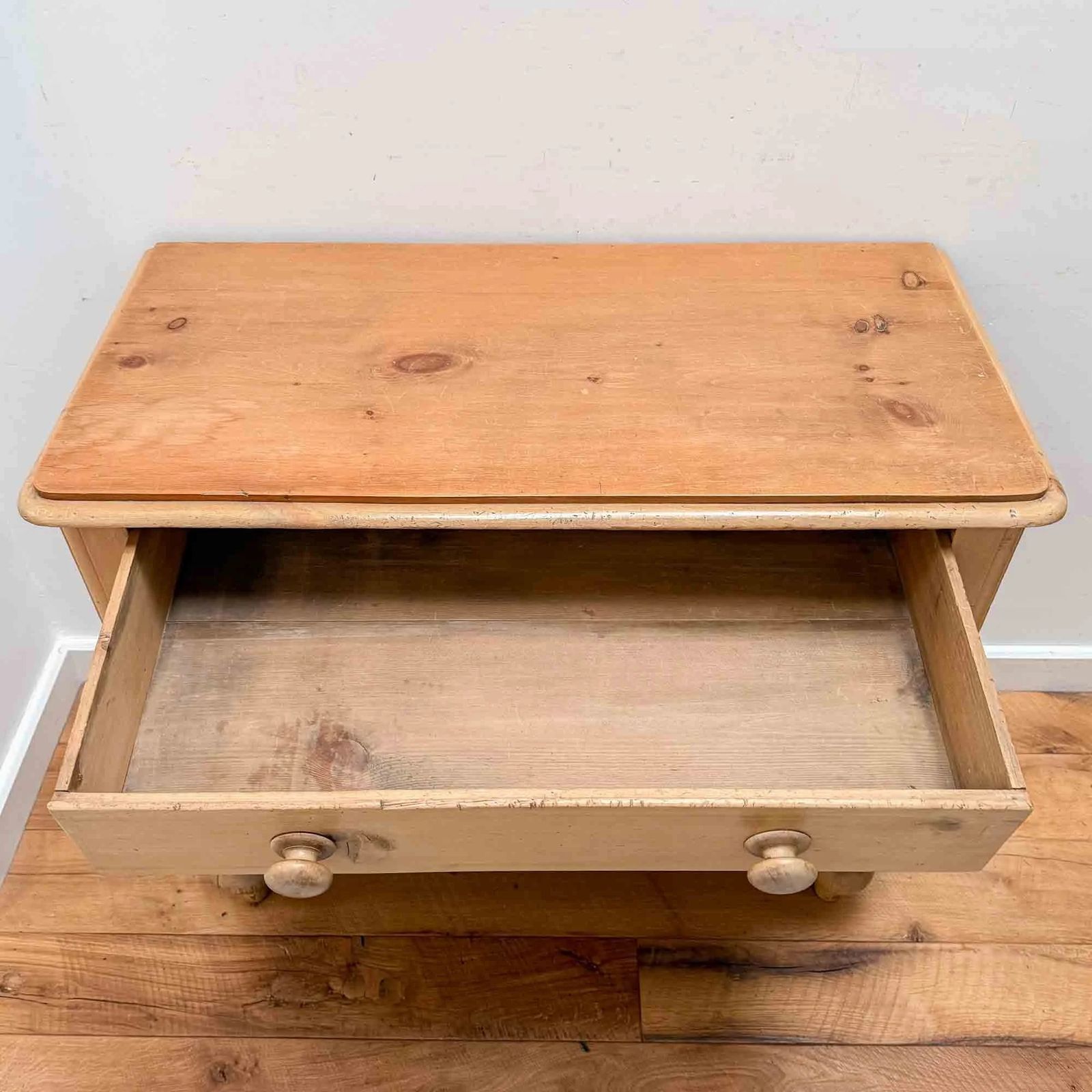 photo vinterior Antique Pine Chest Of Drawers With Rounded Corners