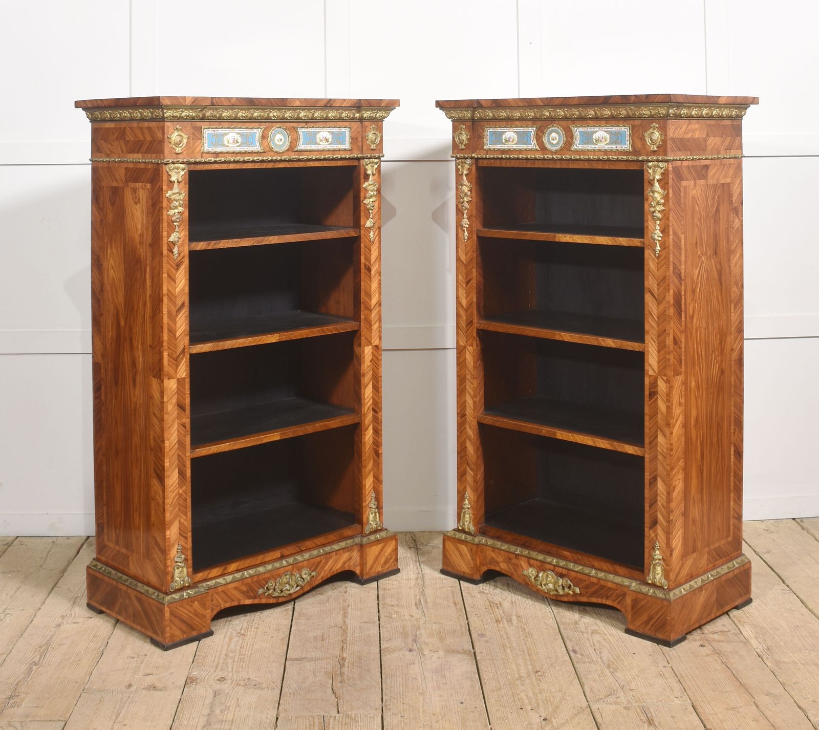 Pair Of Exceptional Kingwood And Tulipwood Open Bookcases photo vinterior