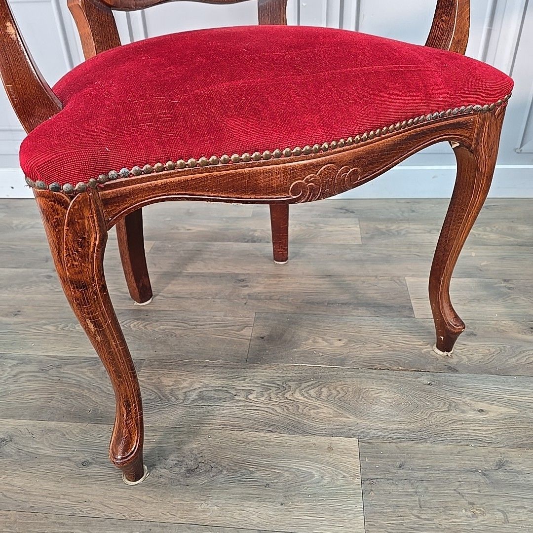 photo furniture Victorian Style French Armchairs Pair Red Upholstered Carved Wooden Seats Chairs