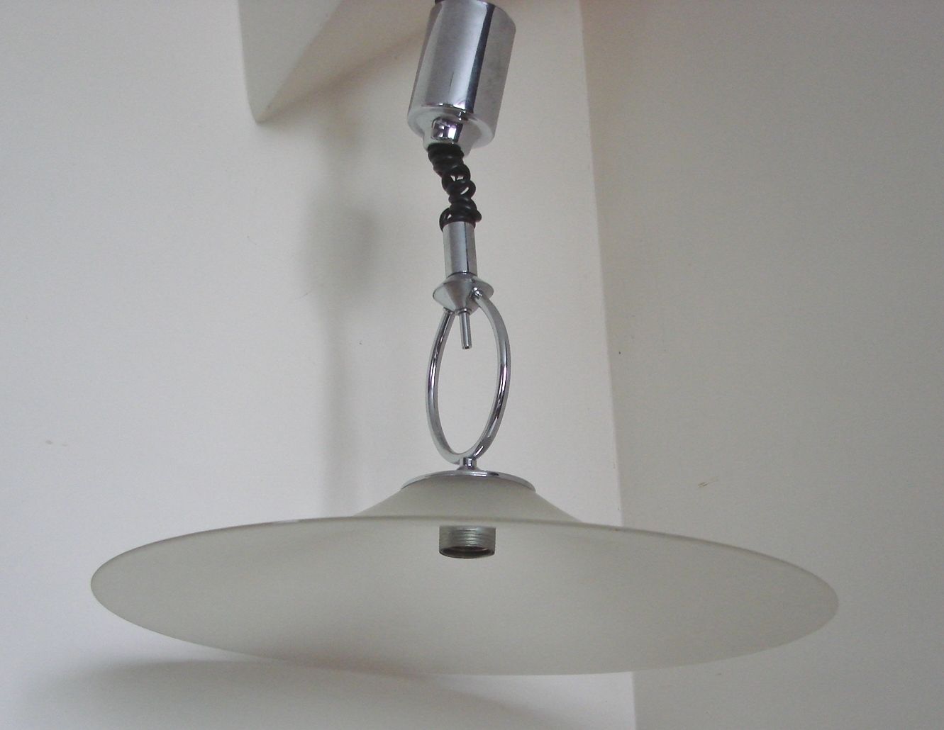 Helestra hanglamp, Duitsland, jaren 1970 | Chroom en matglas | Vintage photo vinterior