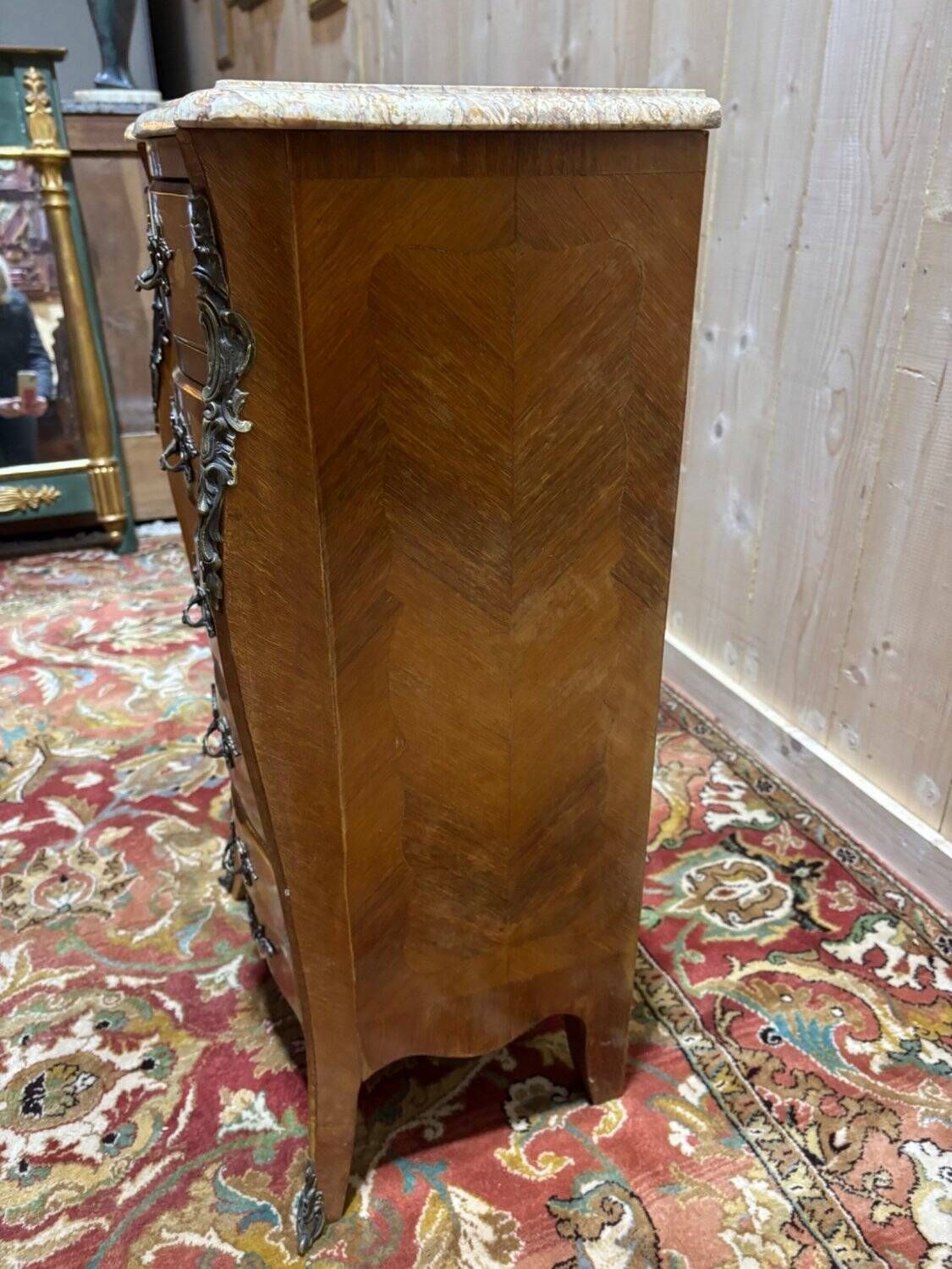 photo furniture Louis XV Chest Of Drawers