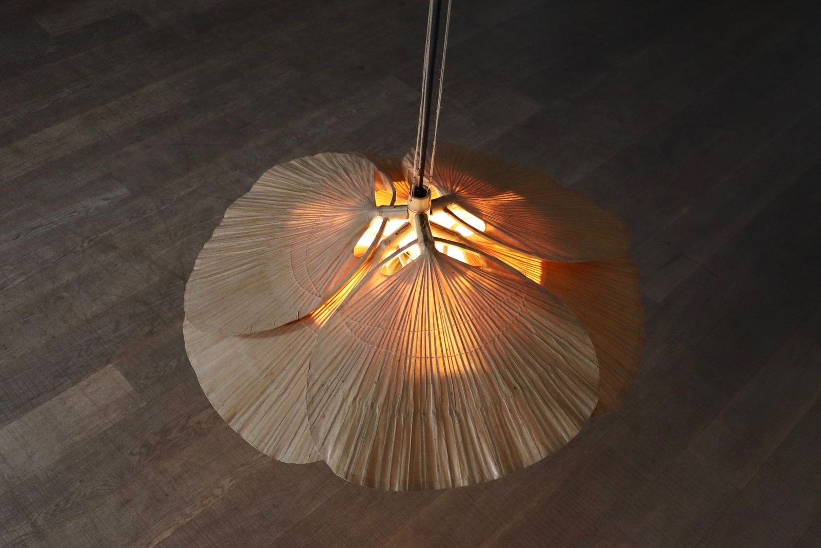 Uchiwa Hana II Chandelier van Ingo Maurer voor Design M, jaren 1970 photo vintage