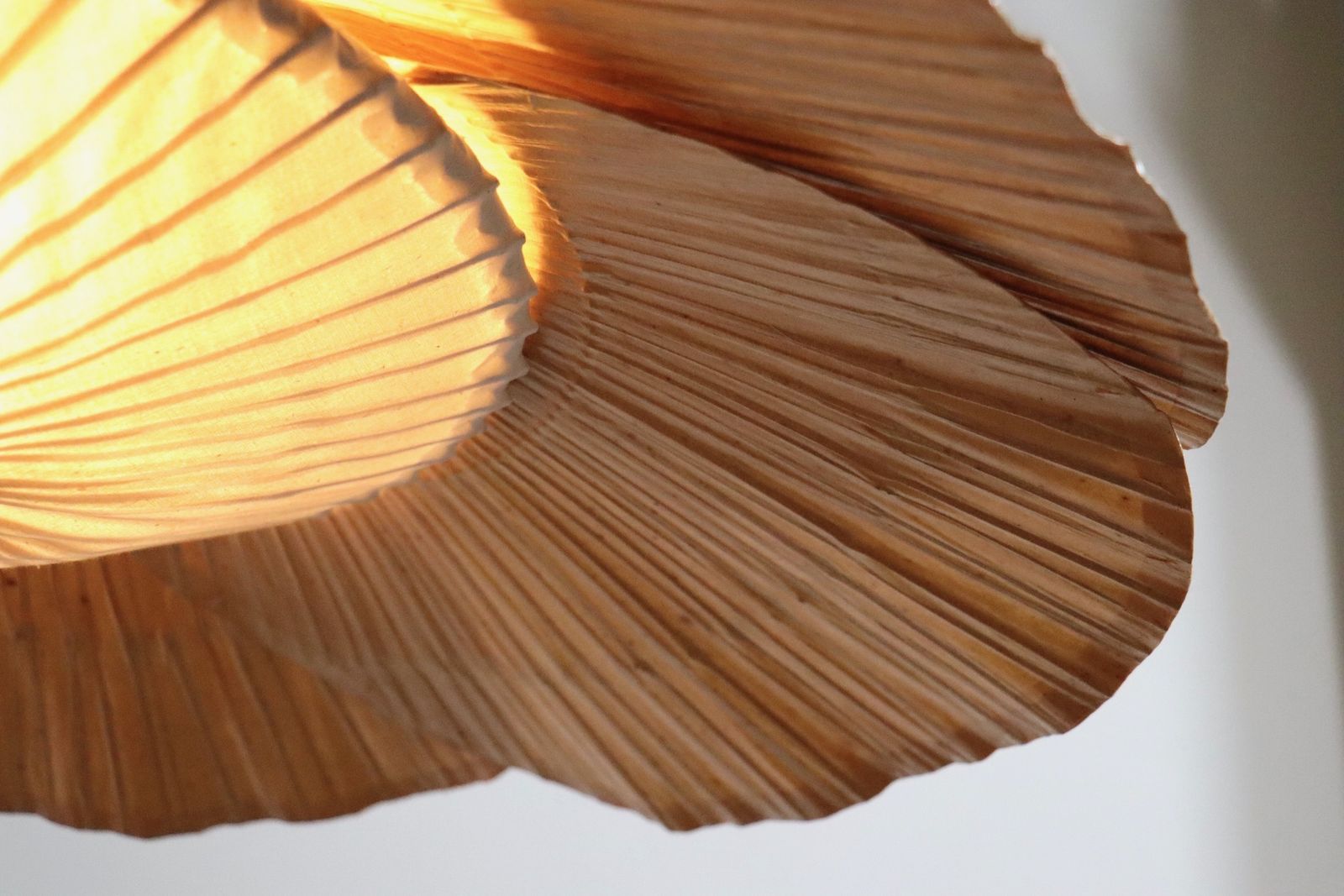 photo vinterior Uchiwa Hana II Chandelier van Ingo Maurer voor Design M, jaren 1970