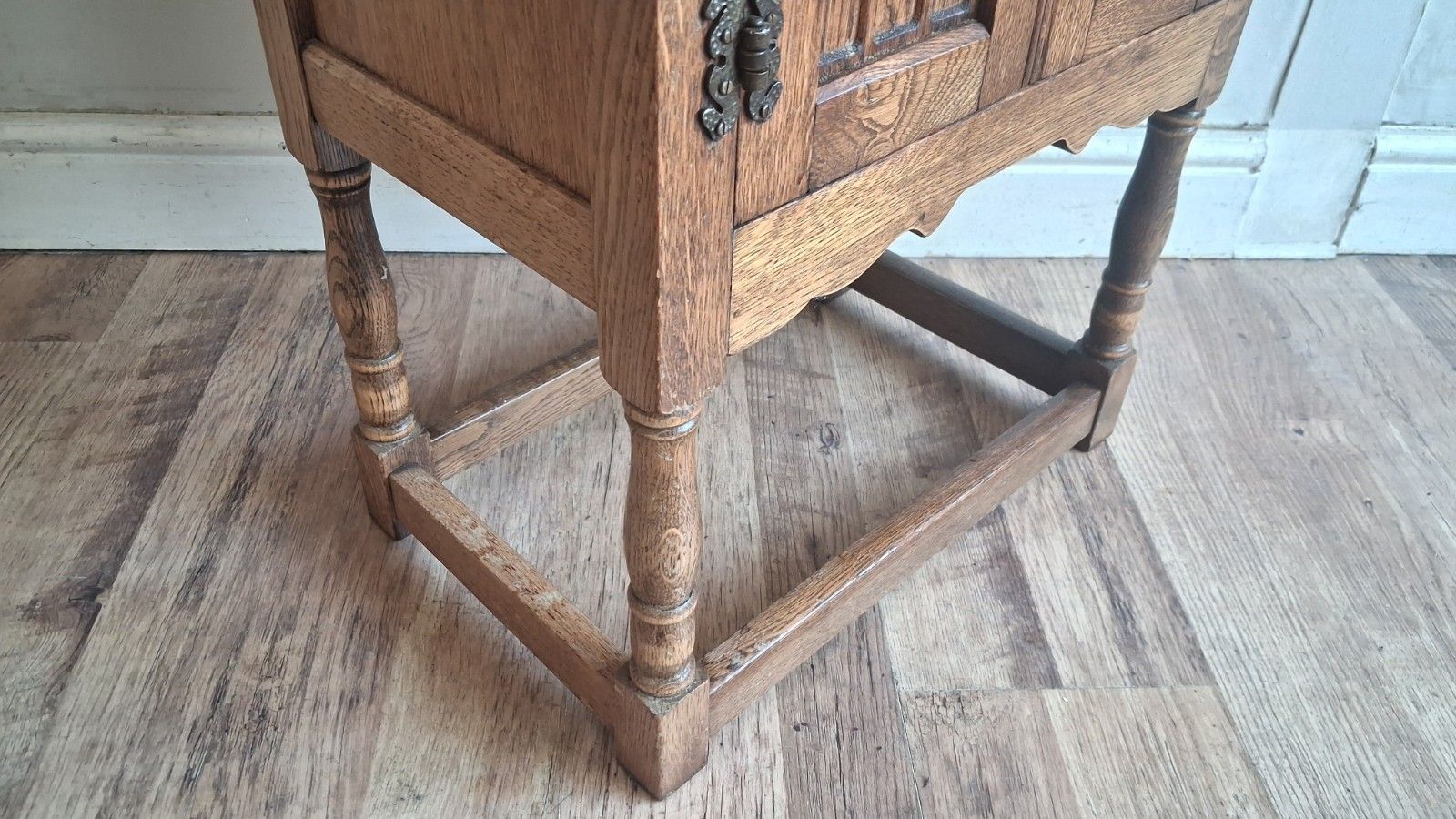 168.0 Delightful Vintage Blonde Oak Court Cupboard /Cabinet/Storage photo
