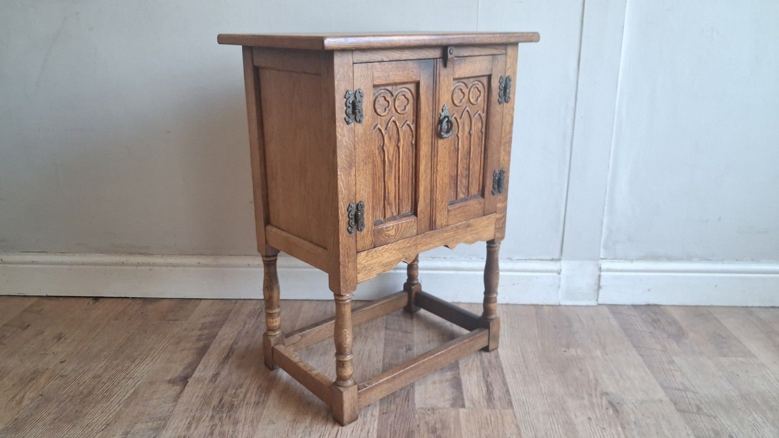 photo buy Delightful Vintage Blonde Oak Court Cupboard /Cabinet/Storage