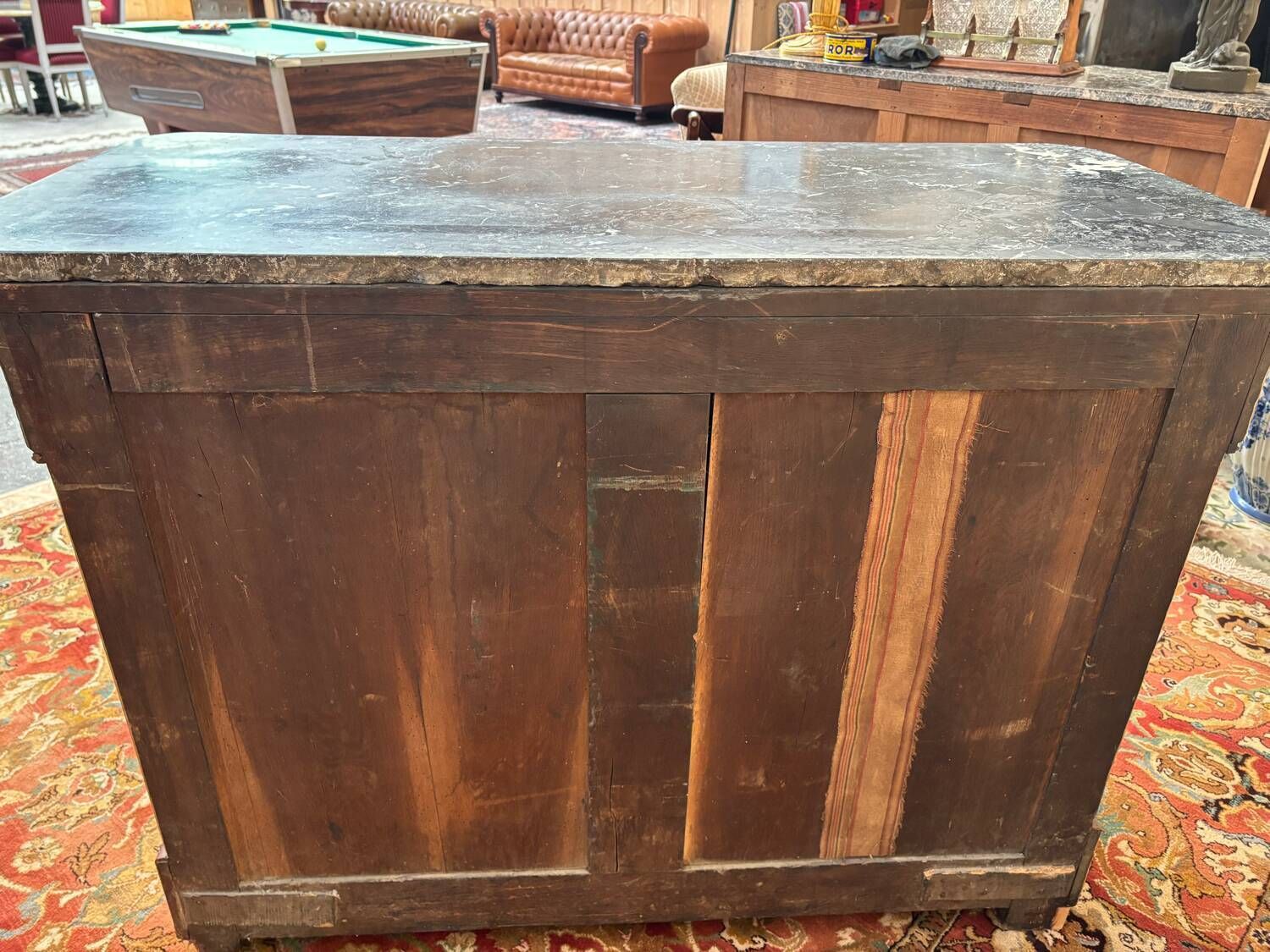 photo furniture Renaissance Period Chest Of Drawers In Flamed Mahogany Veneer