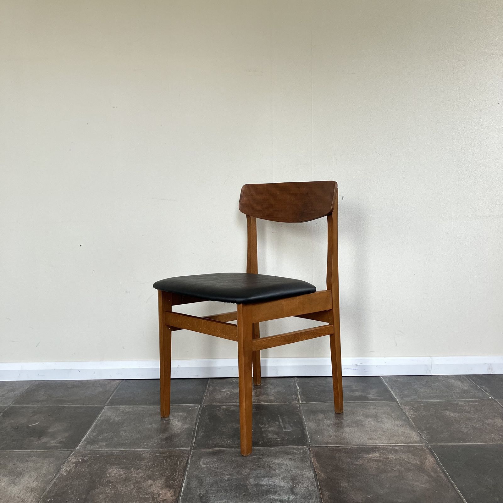 photo vintage Mid Century Teak Dining Chairs By Ligna Of Czechoslovakia: Butterfly Backs, Reupholstered Black Vinyl Leatherette, Set Of 4, 1960's