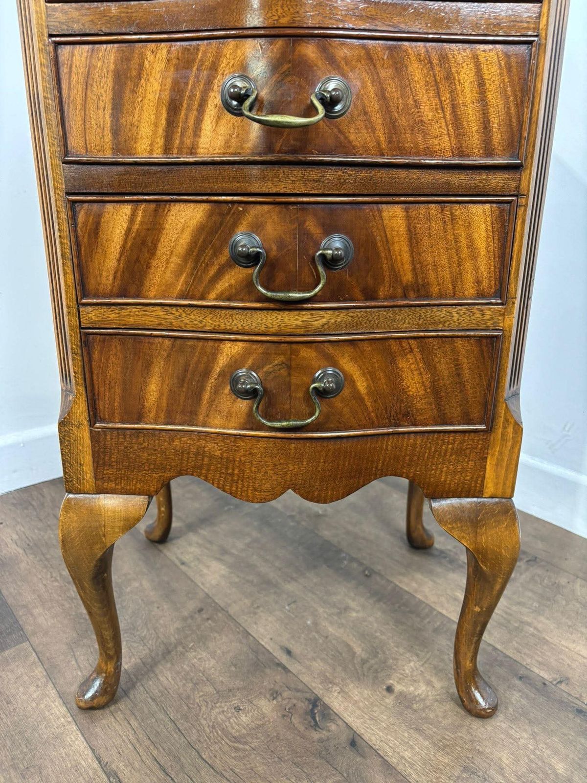 Reproduction Serpentine Front Four Drawer Chest photo vinterior